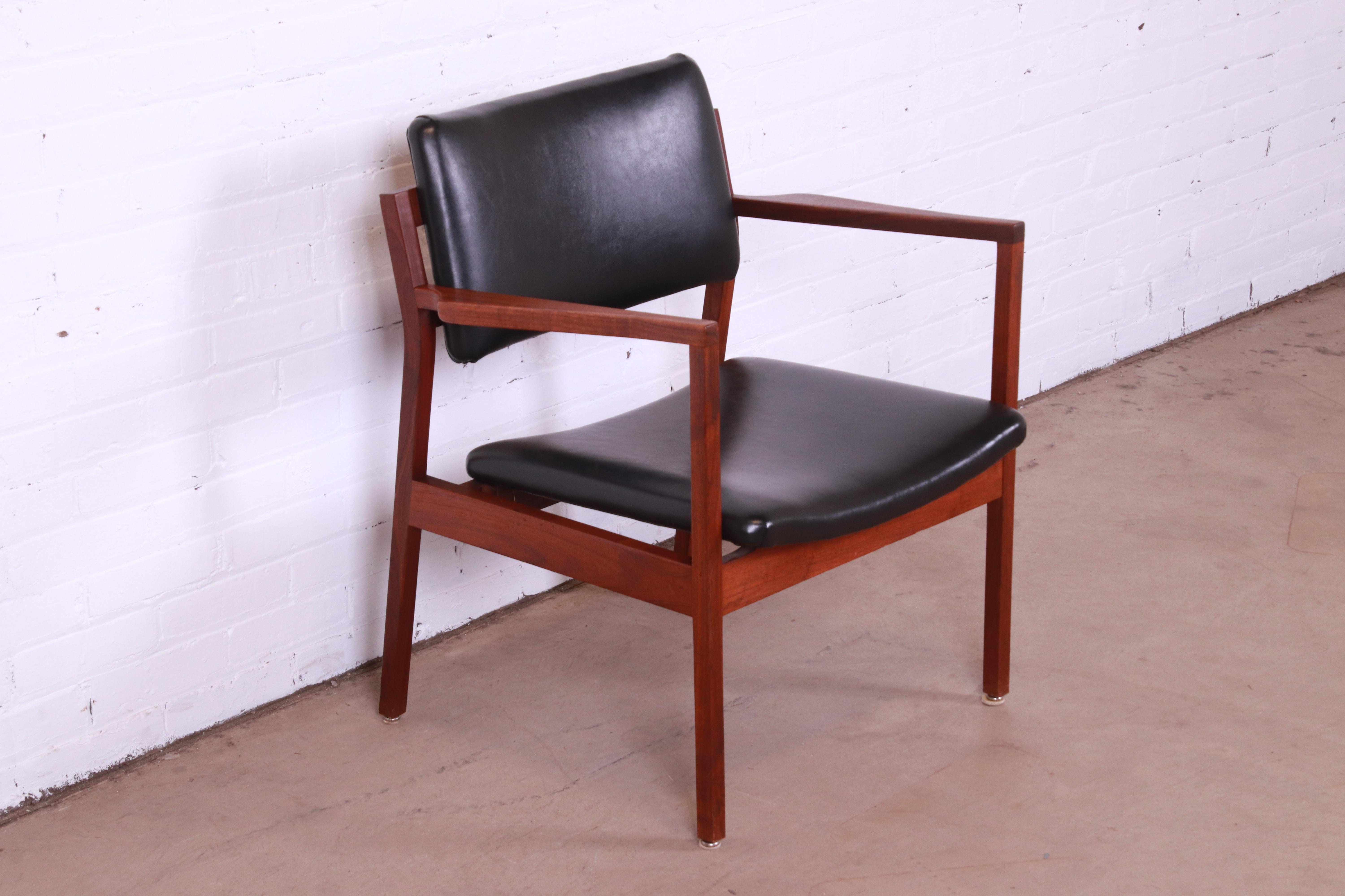Leather Jens Risom Style Mid-Century Modern Sculpted Walnut Lounge Chair, 1960s
