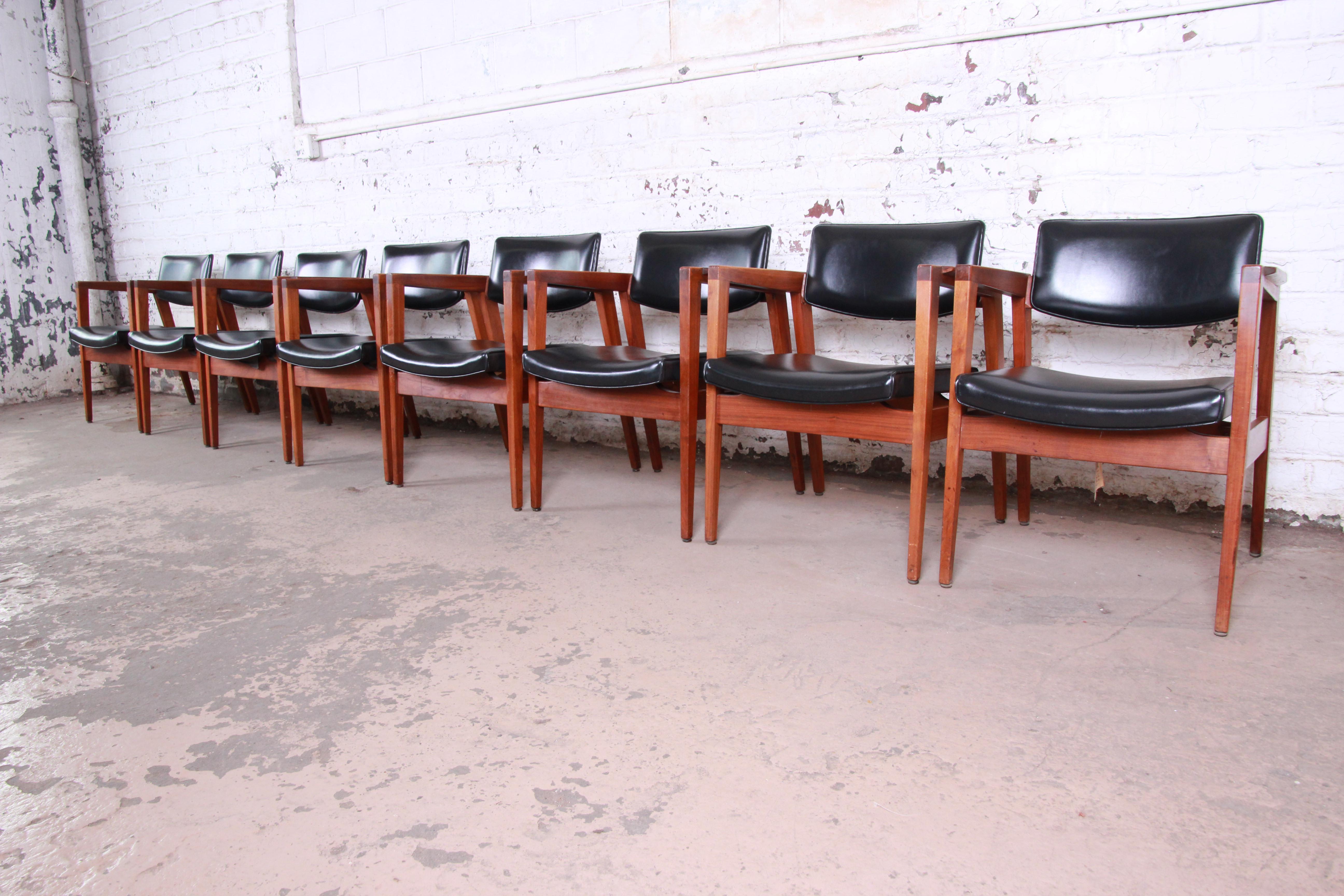 Jens Risom Style Mid-Century Modern Solid Walnut Lounge Chairs by Gunlocke, Pair 5