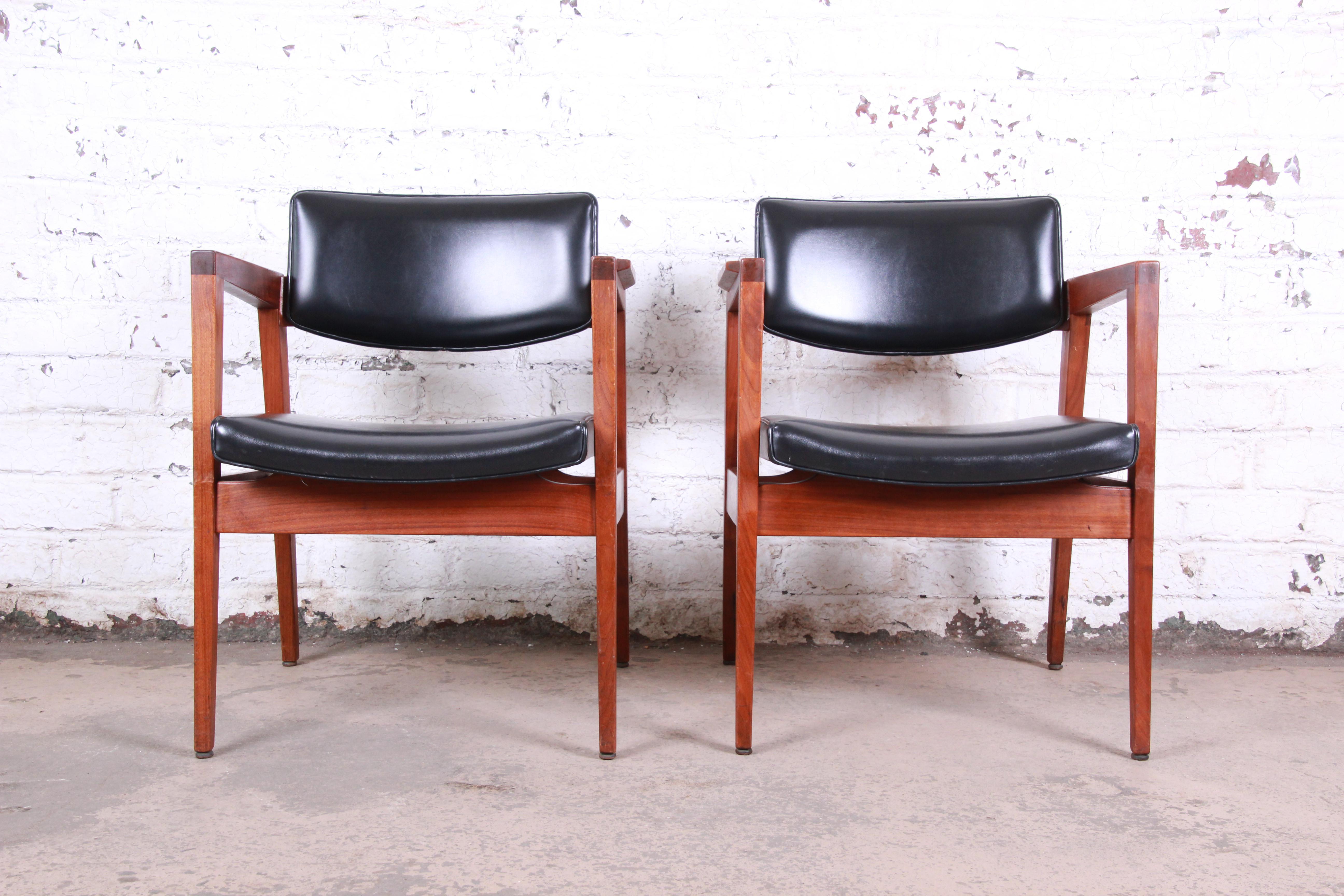 American Jens Risom Style Mid-Century Modern Solid Walnut Lounge Chairs by Gunlocke, Pair
