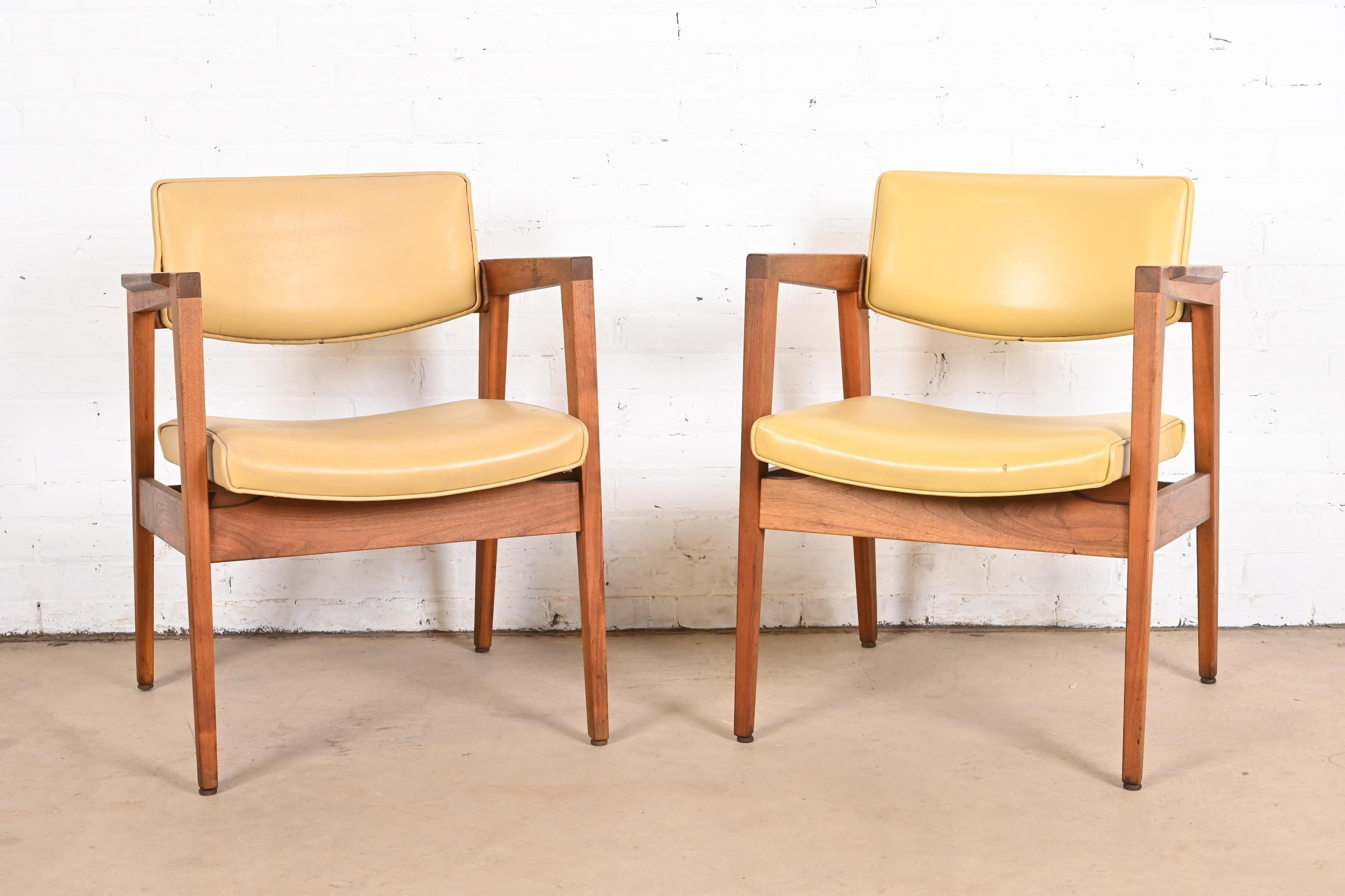 American Jens Risom Style Mid-Century Modern Solid Walnut Lounge Chairs by Gunlocke, Pair For Sale