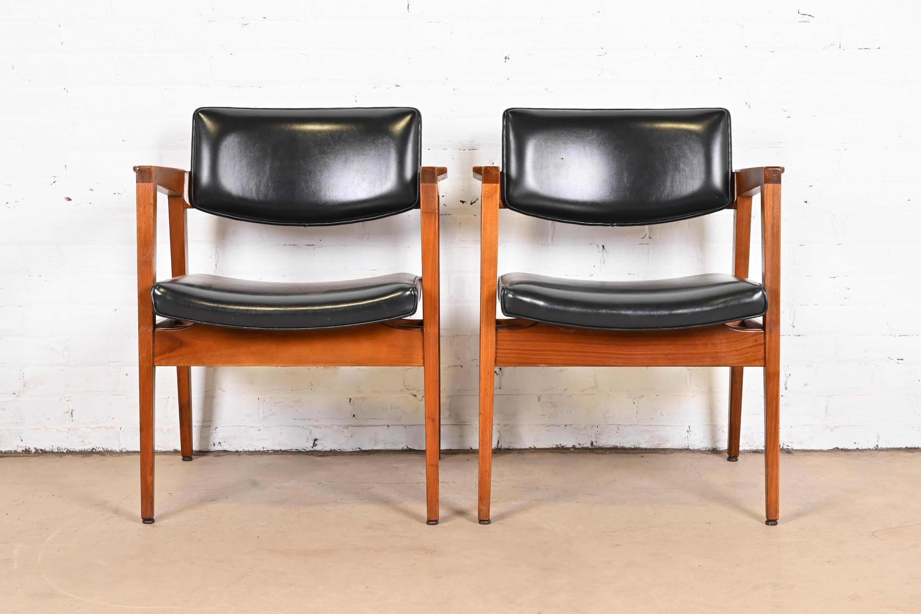 Mid-20th Century Jens Risom Style Mid-Century Modern Solid Walnut Lounge Chairs by Gunlocke, Pair For Sale