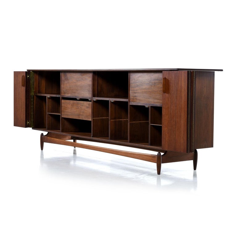Jens Risom Style Mid Century Modern Walnut Hi Fi Cabinet Media