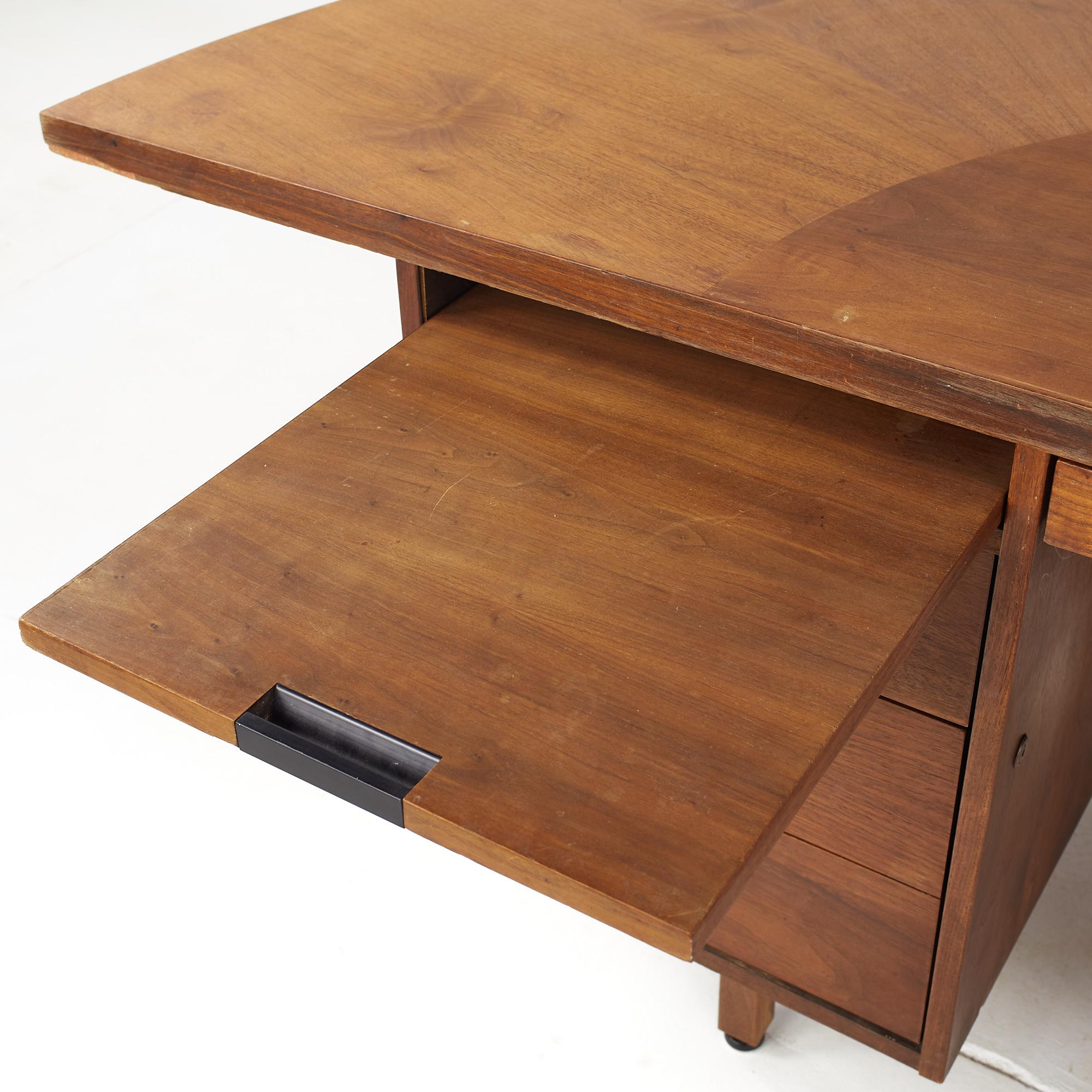 Jens Risom Style Mid-Century Walnut Semi Circle Executive Desk 4