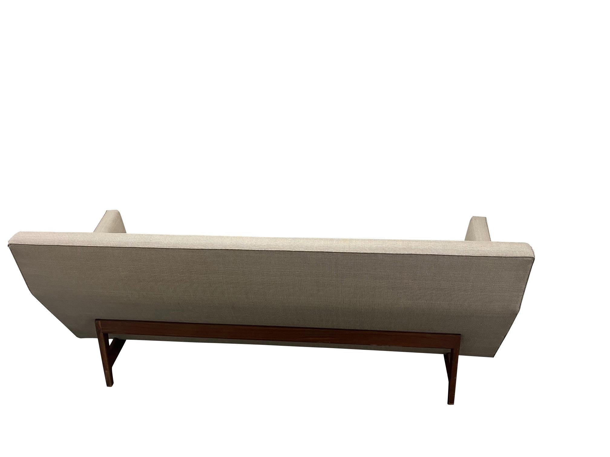 Vintage Jens Risom U150 Mid Century Sofa  In Good Condition For Sale In New York, NY