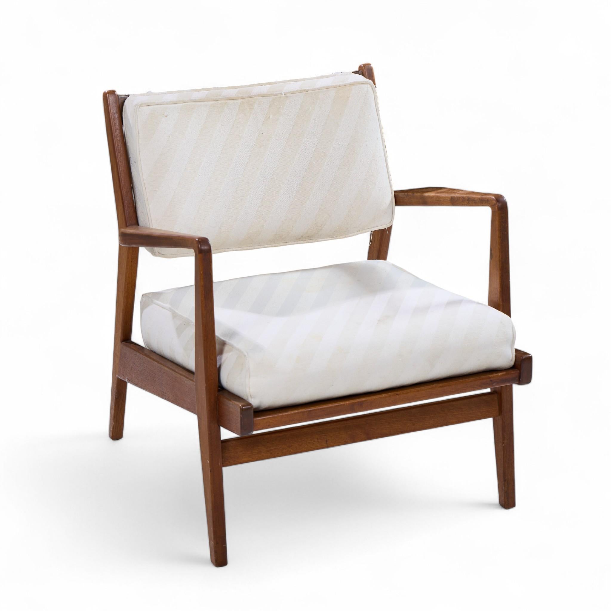 Jens Risom U430 Chaises longues en noyer du milieu du siècle - Paire en vente 5