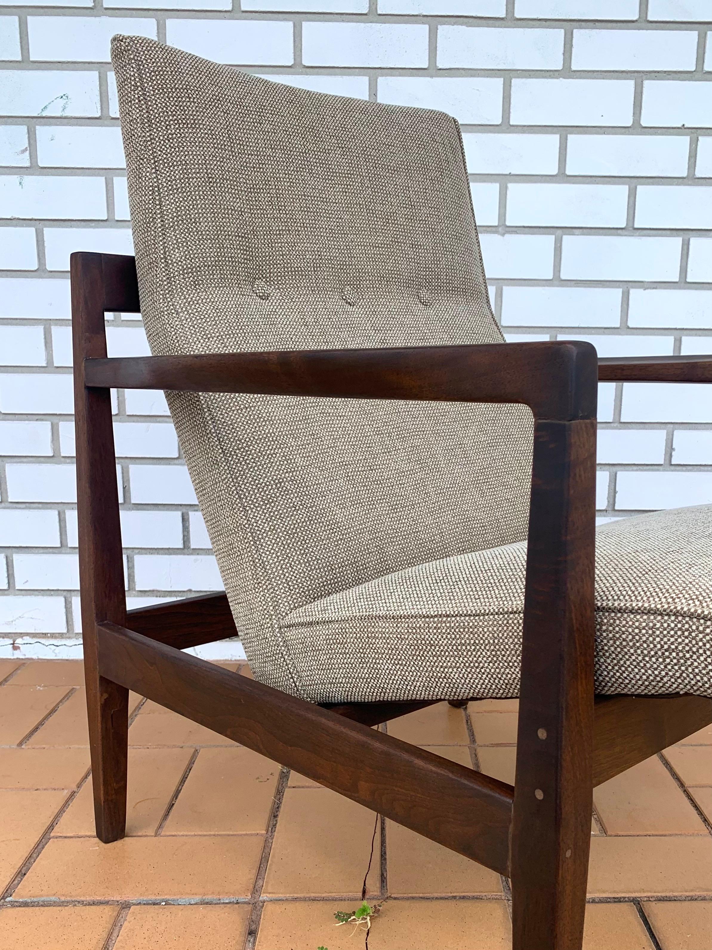 20th Century Jens Risom U440 Lounge Chair in Walnut