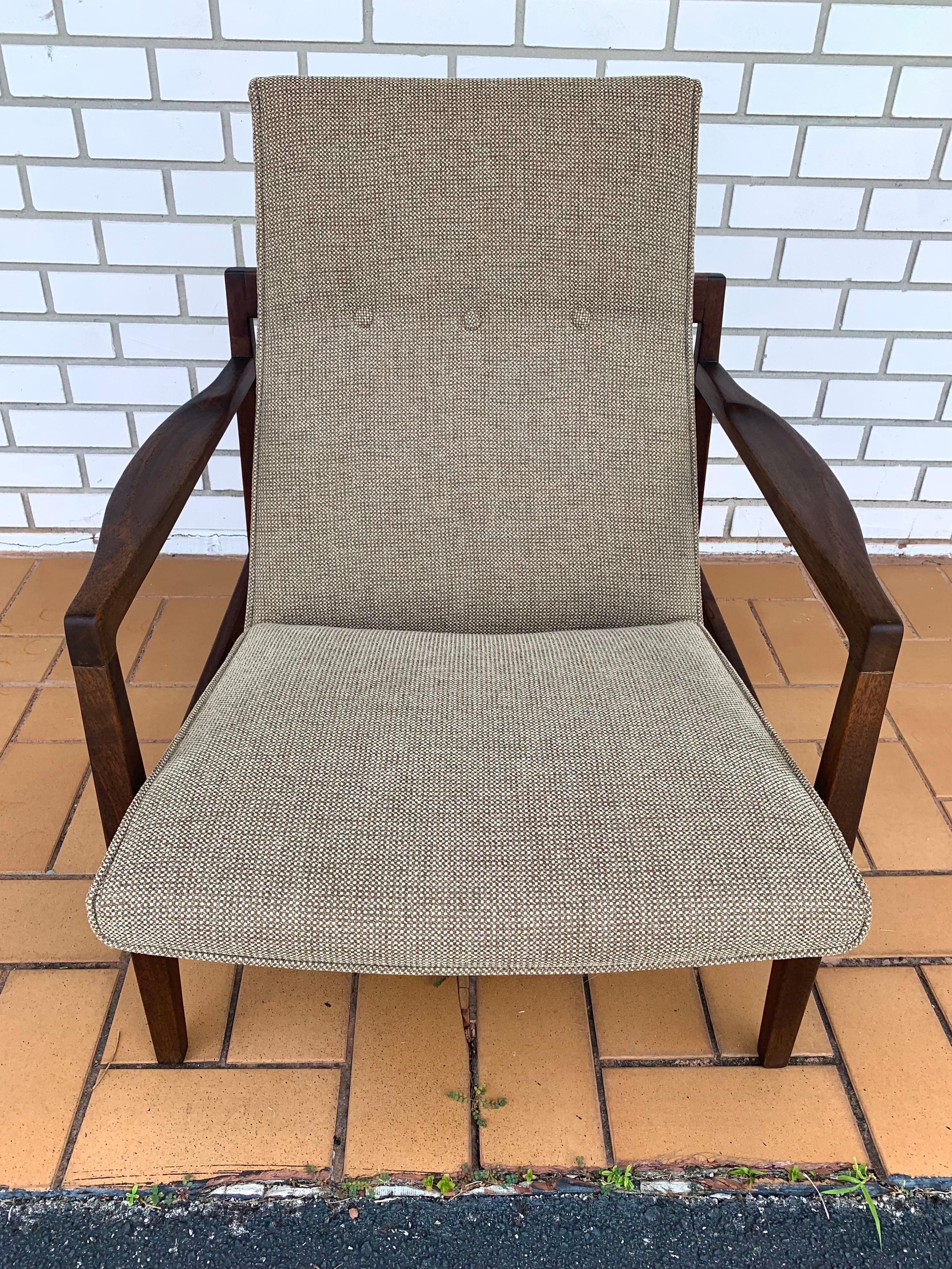 Jens Risom U440 Lounge Chair in Walnut 2