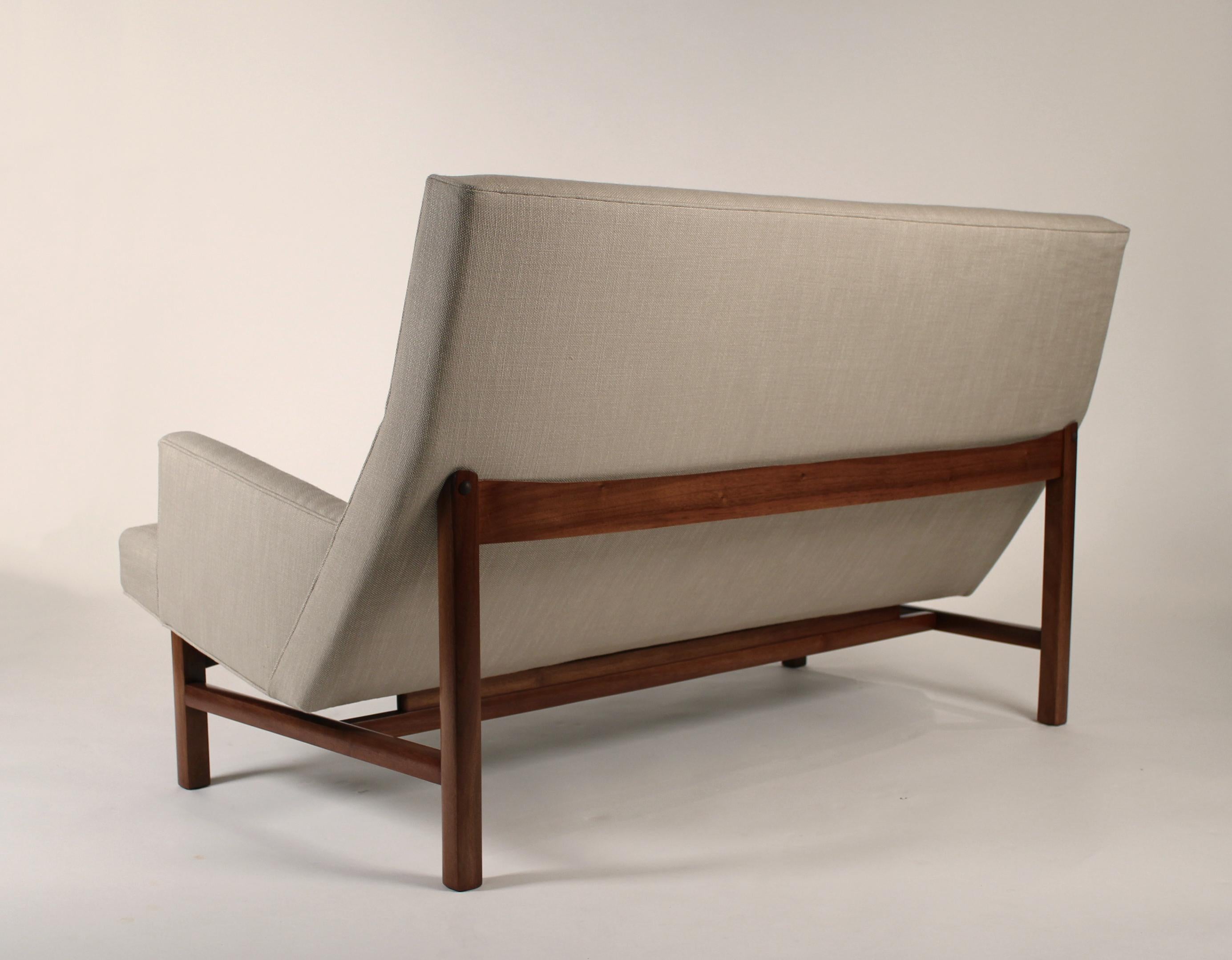 Mid-Century Modern Jens Risom Walnut Cradled Settee