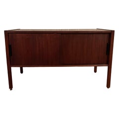 Credenza Credenza in noce di Jens Risom