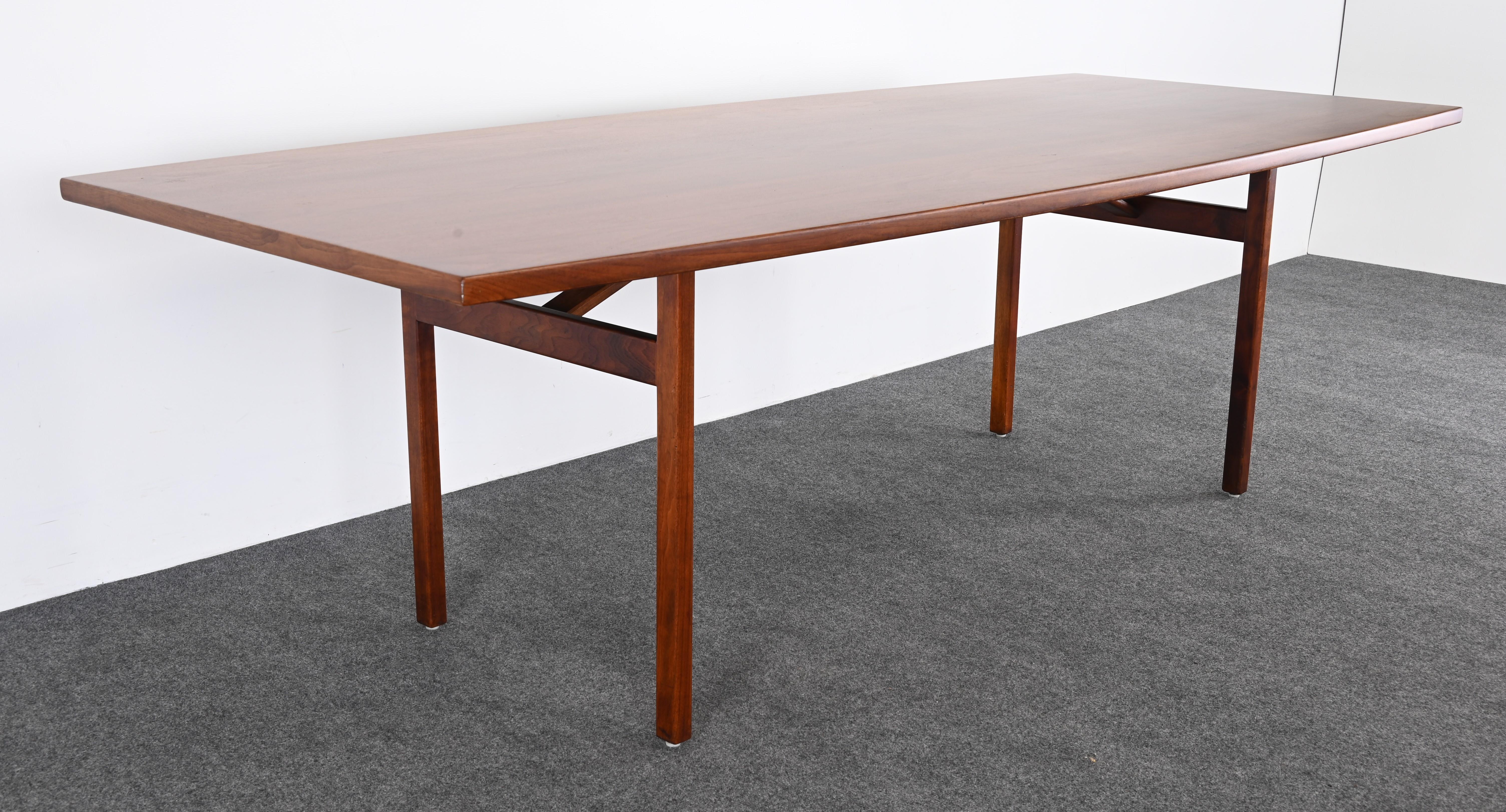 Table de salle à manger en noyer de Jens Risom, années 1950 en vente 3