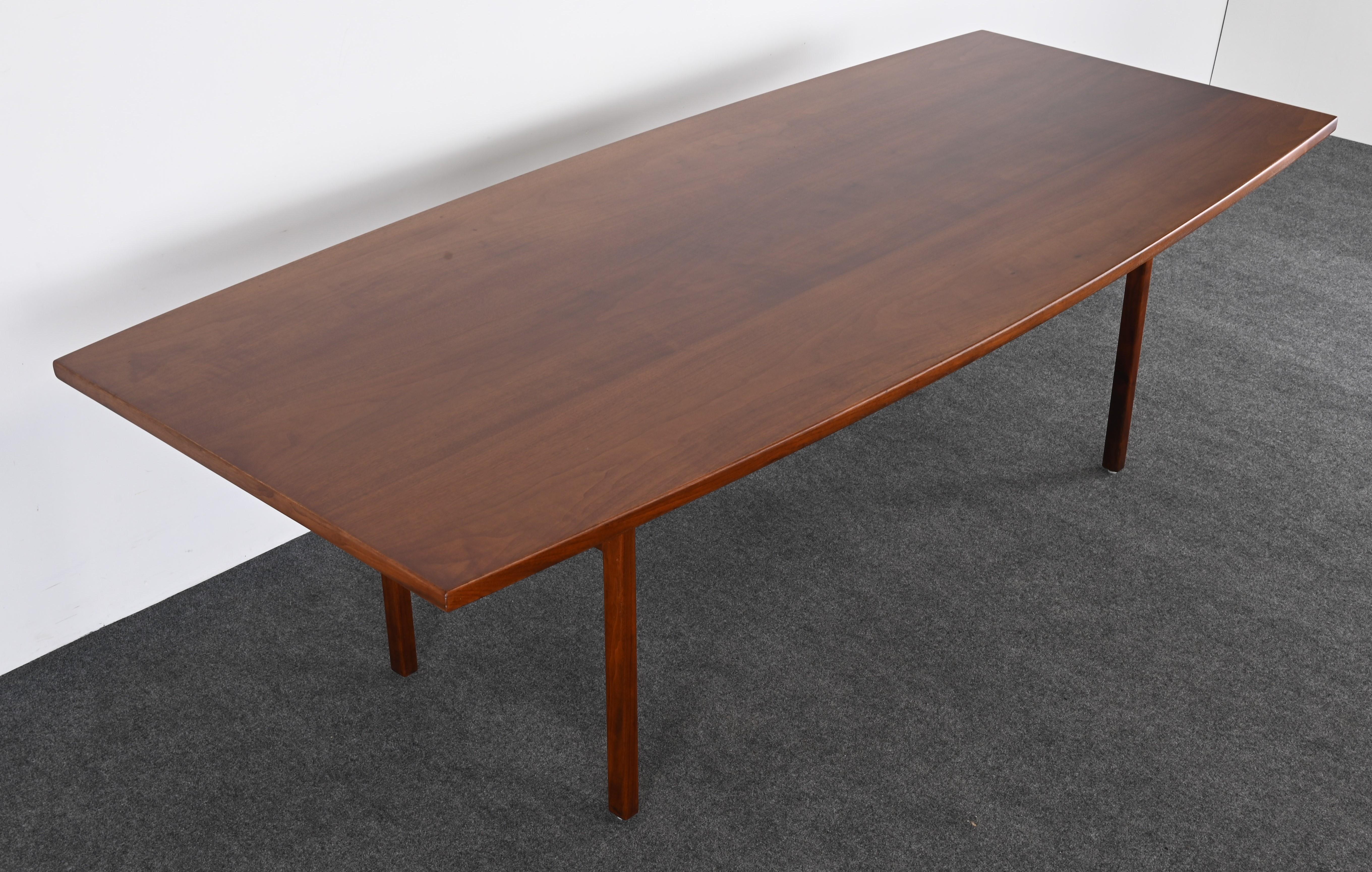 Table de salle à manger en noyer de Jens Risom, années 1950 en vente 4