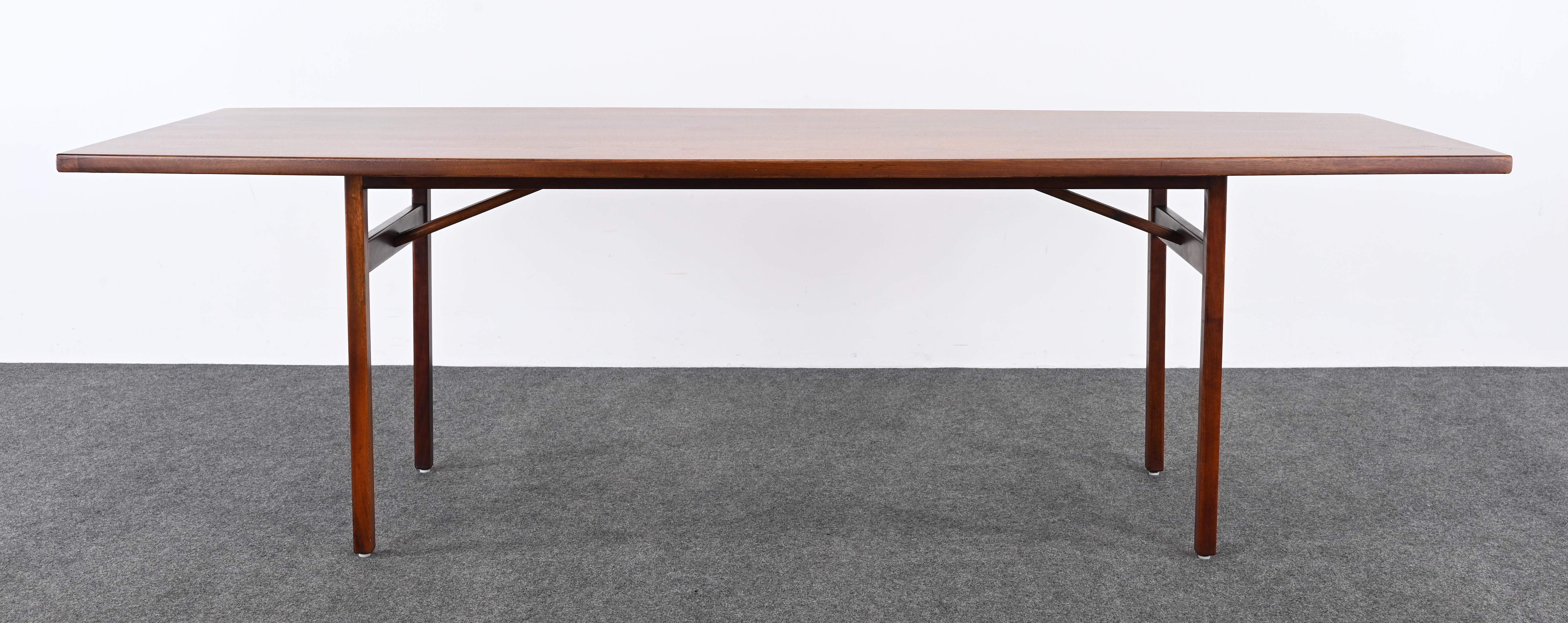 Table de salle à manger en noyer de Jens Risom, années 1950 en vente 8