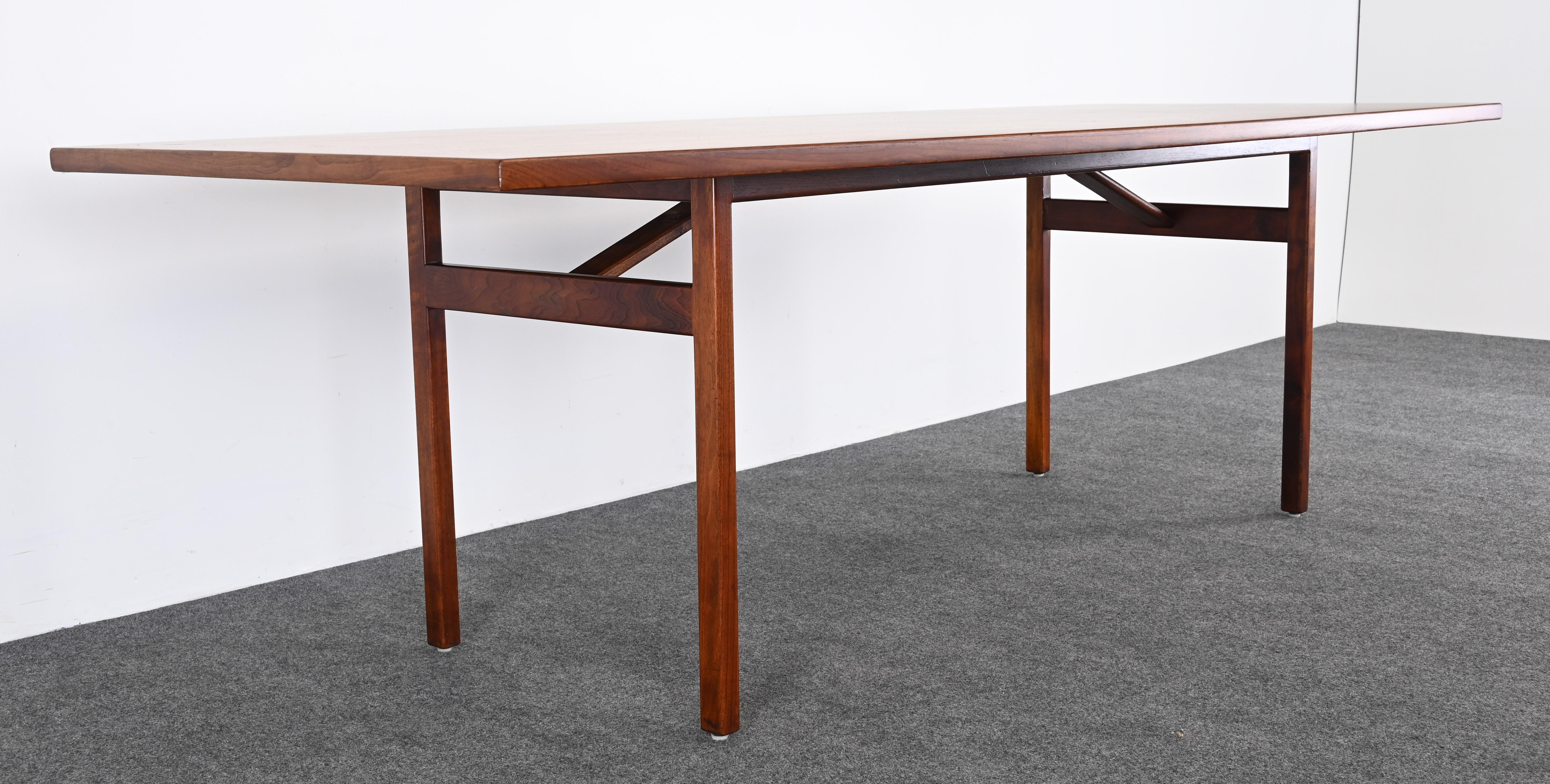Table de salle à manger en noyer de Jens Risom, années 1950 en vente 1