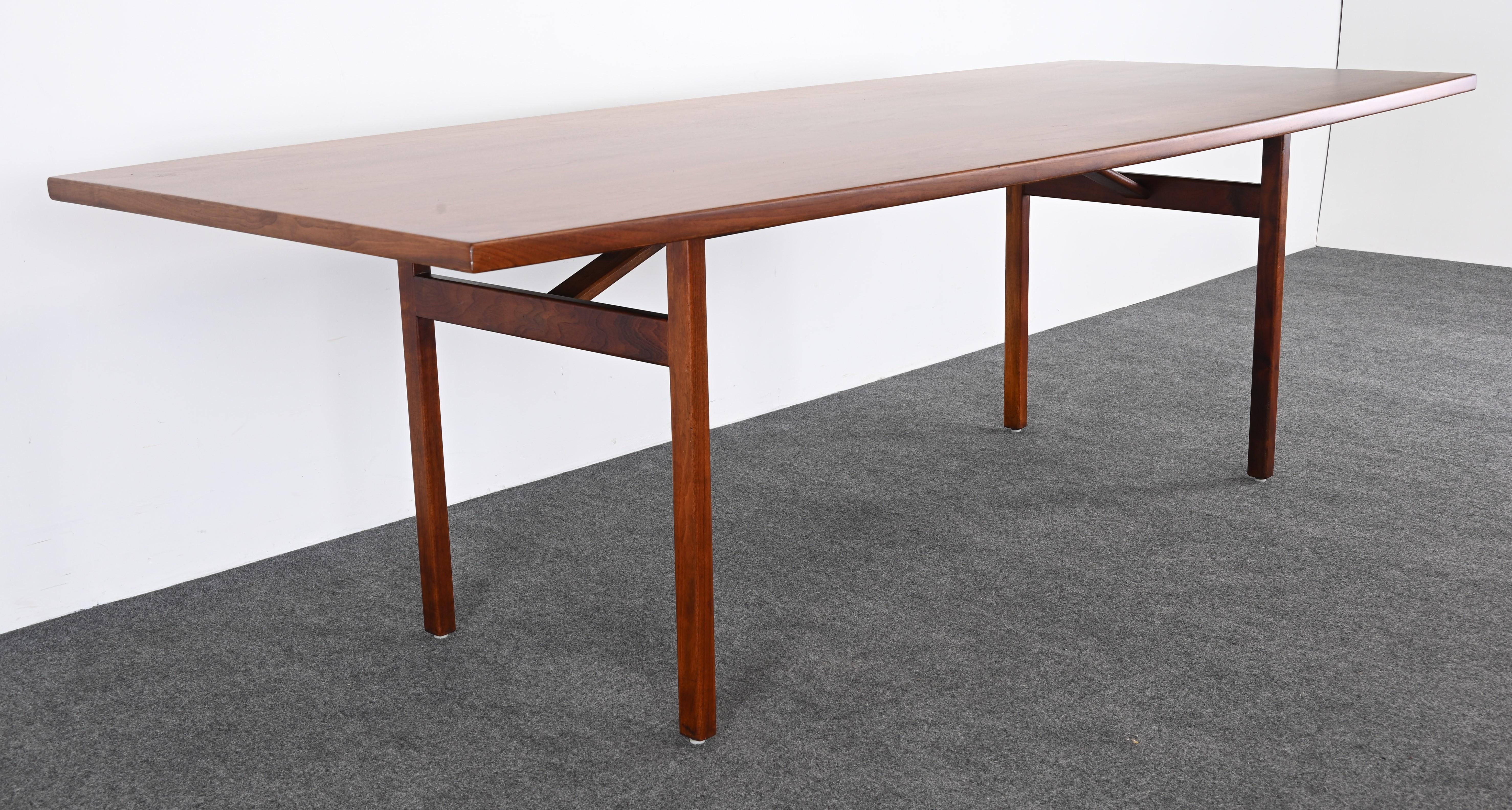 Table de salle à manger en noyer de Jens Risom, années 1950 en vente 2