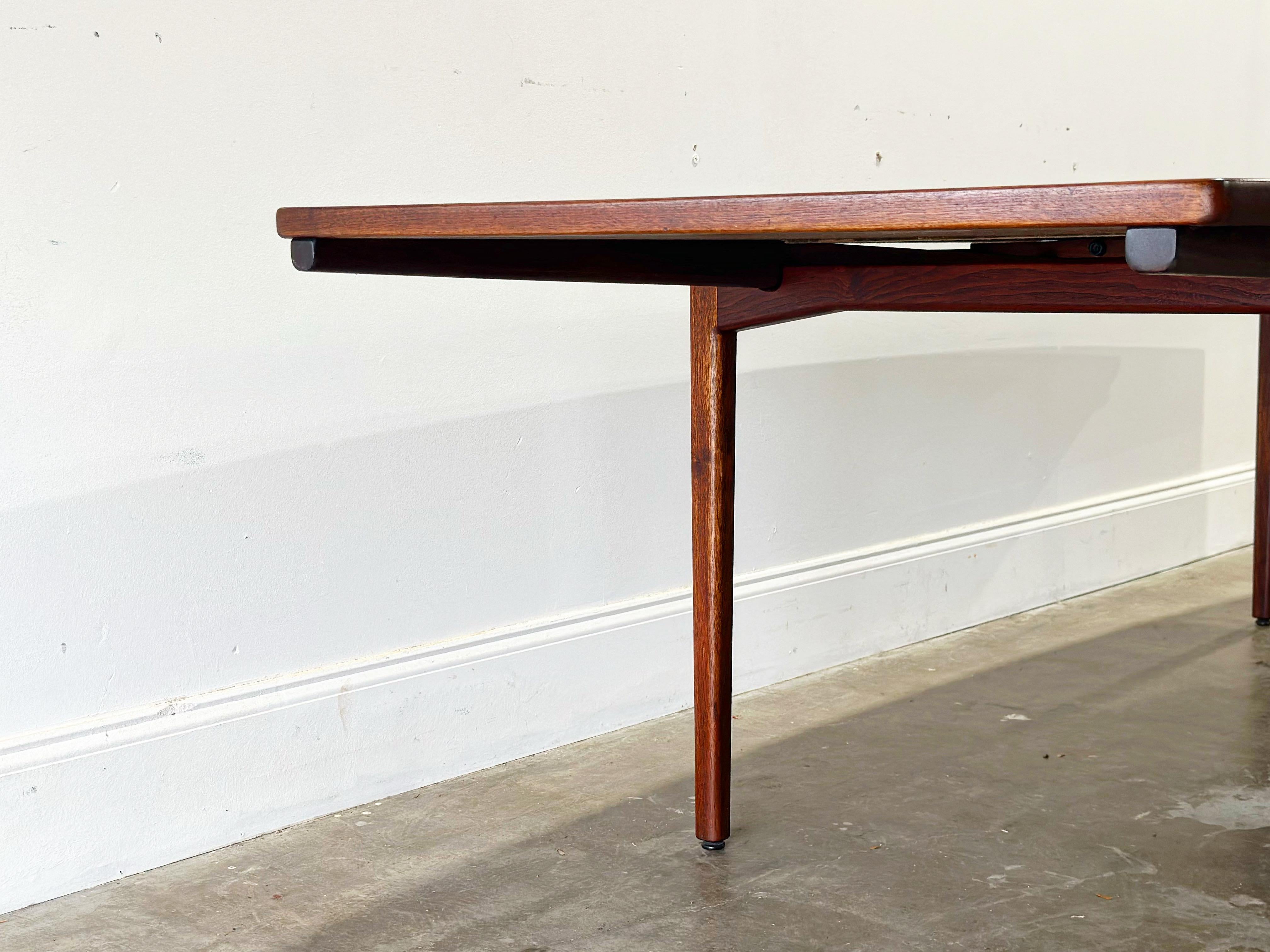 American Jens Risom Walnut Dining Table, Rare Midcentury Draw Leaf Extension 