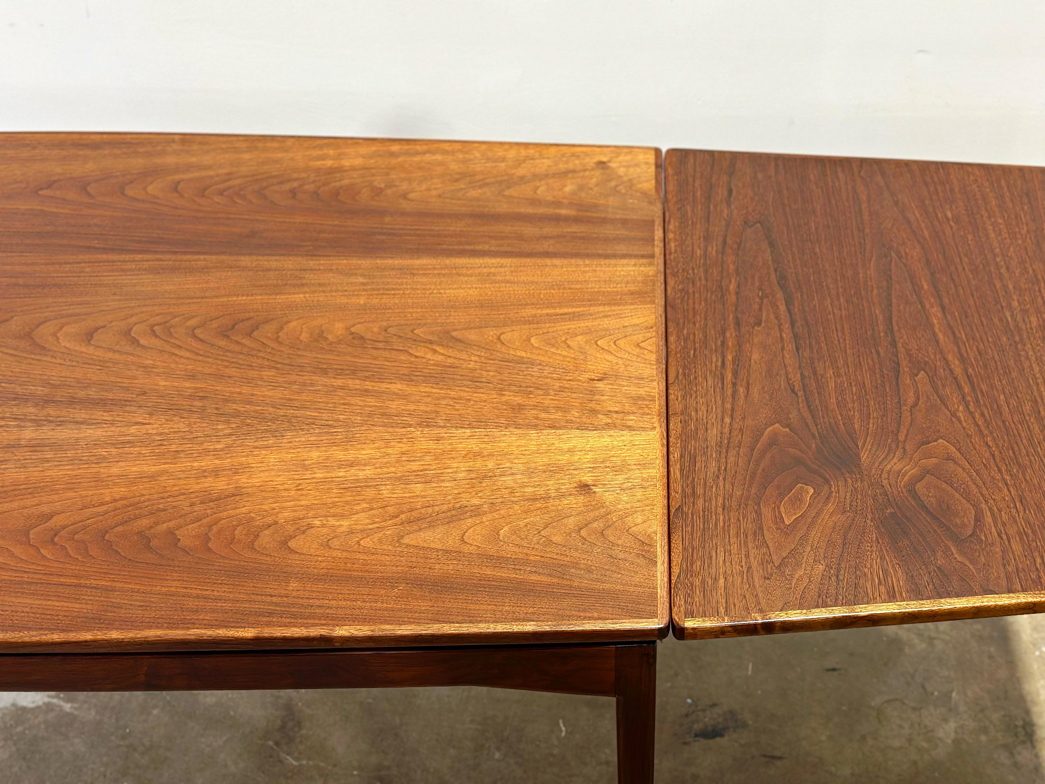 Jens Risom Walnut Dining Table, Rare Midcentury Draw Leaf Extension In Good Condition In Decatur, GA