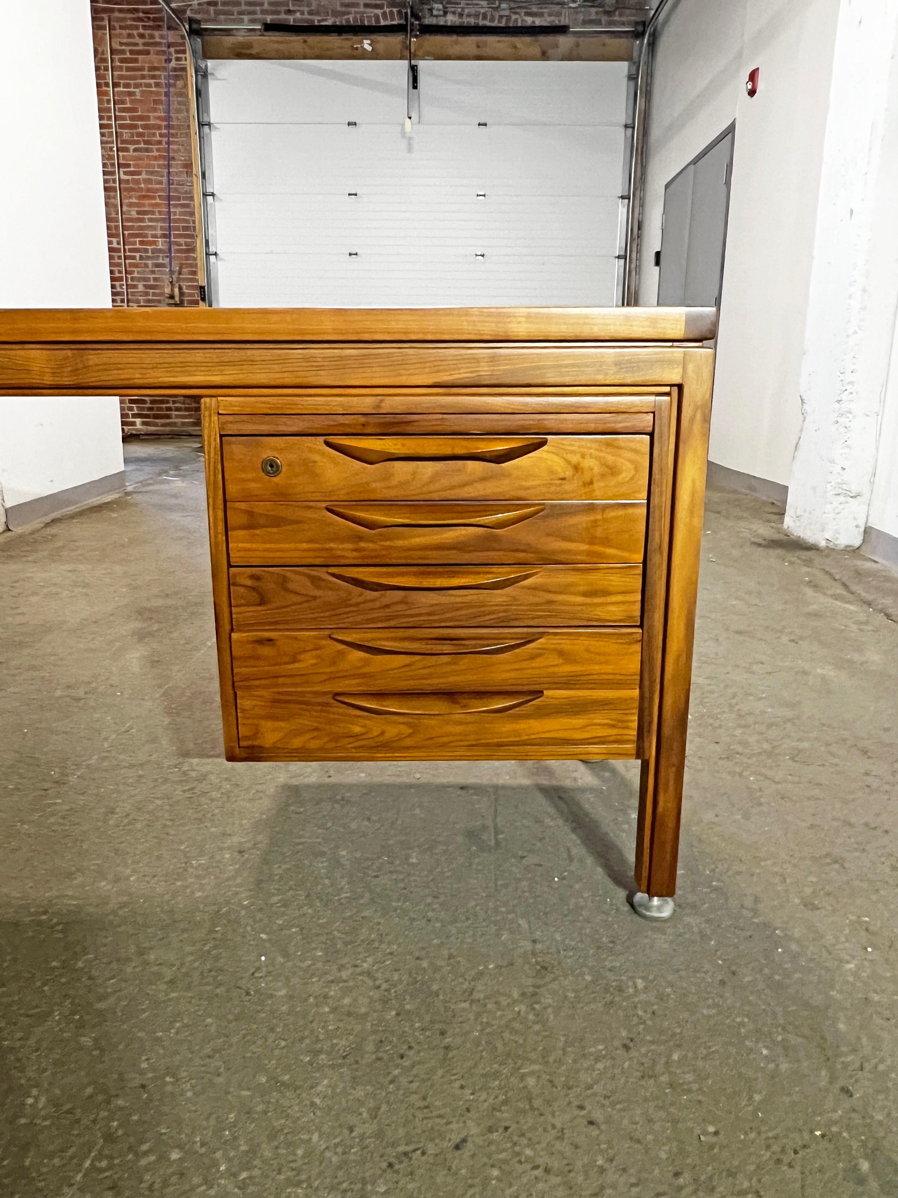 Jens Risom Walnut Executive Desk with Return Circa 1960s 3