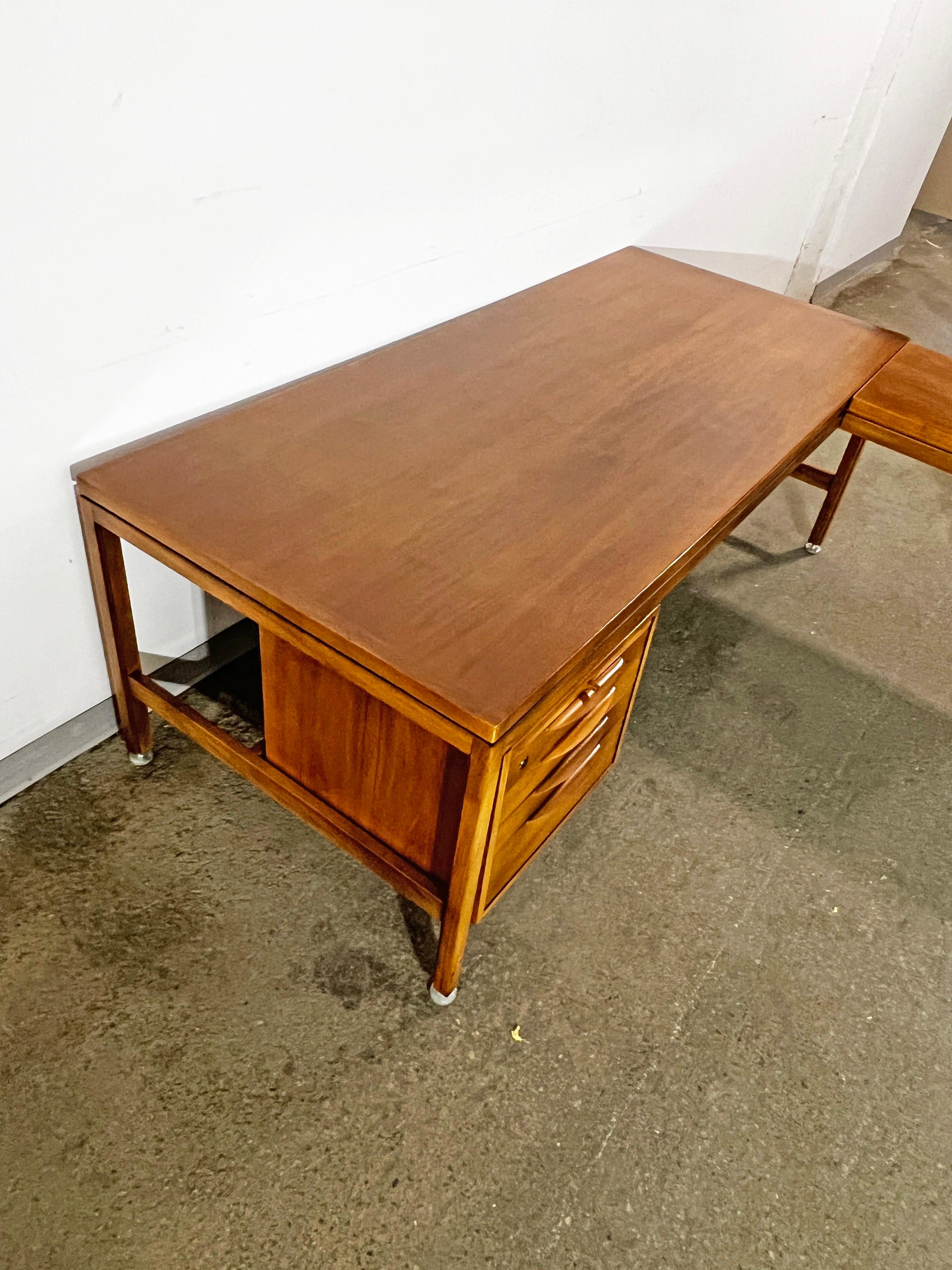 Mid-20th Century Jens Risom Walnut Executive Desk with Return Circa 1960s