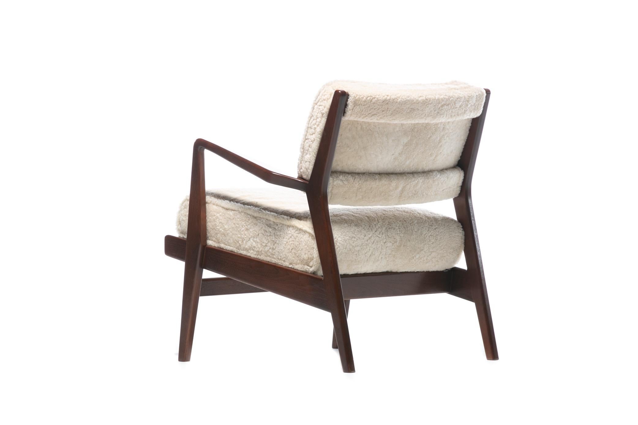 Jens Risom Walnut Lounge Chairs in Ivory Shearling, circa 1950s For Sale 1