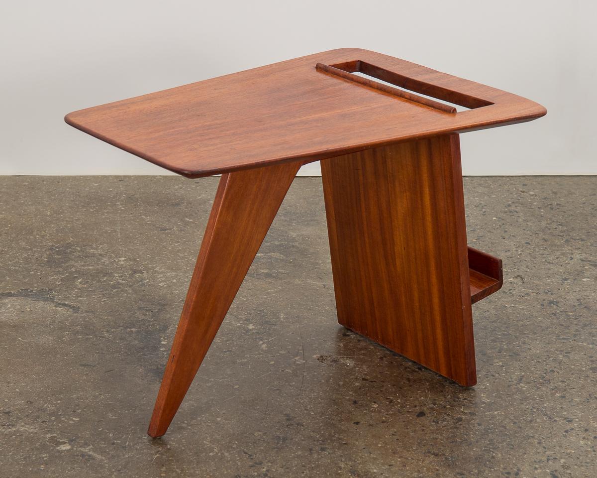 Jens Risom Walnut Magazine Table In Good Condition For Sale In Brooklyn, NY