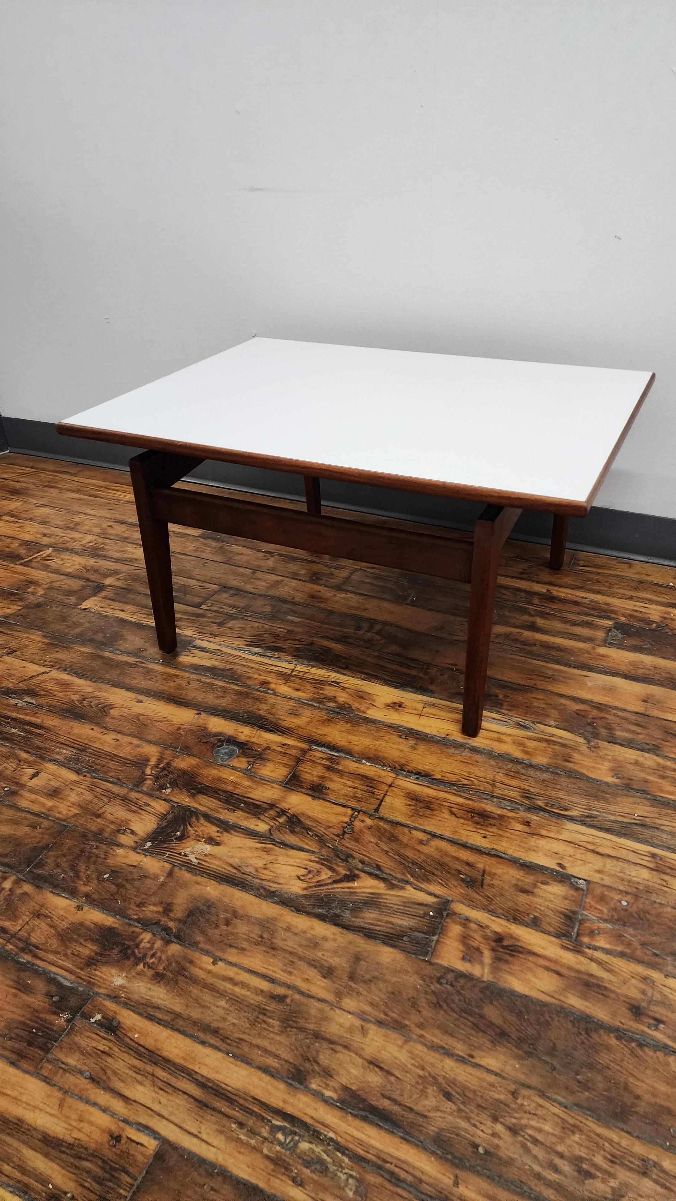 Mid-Century Modern Jens Risom Walnut side table For Sale