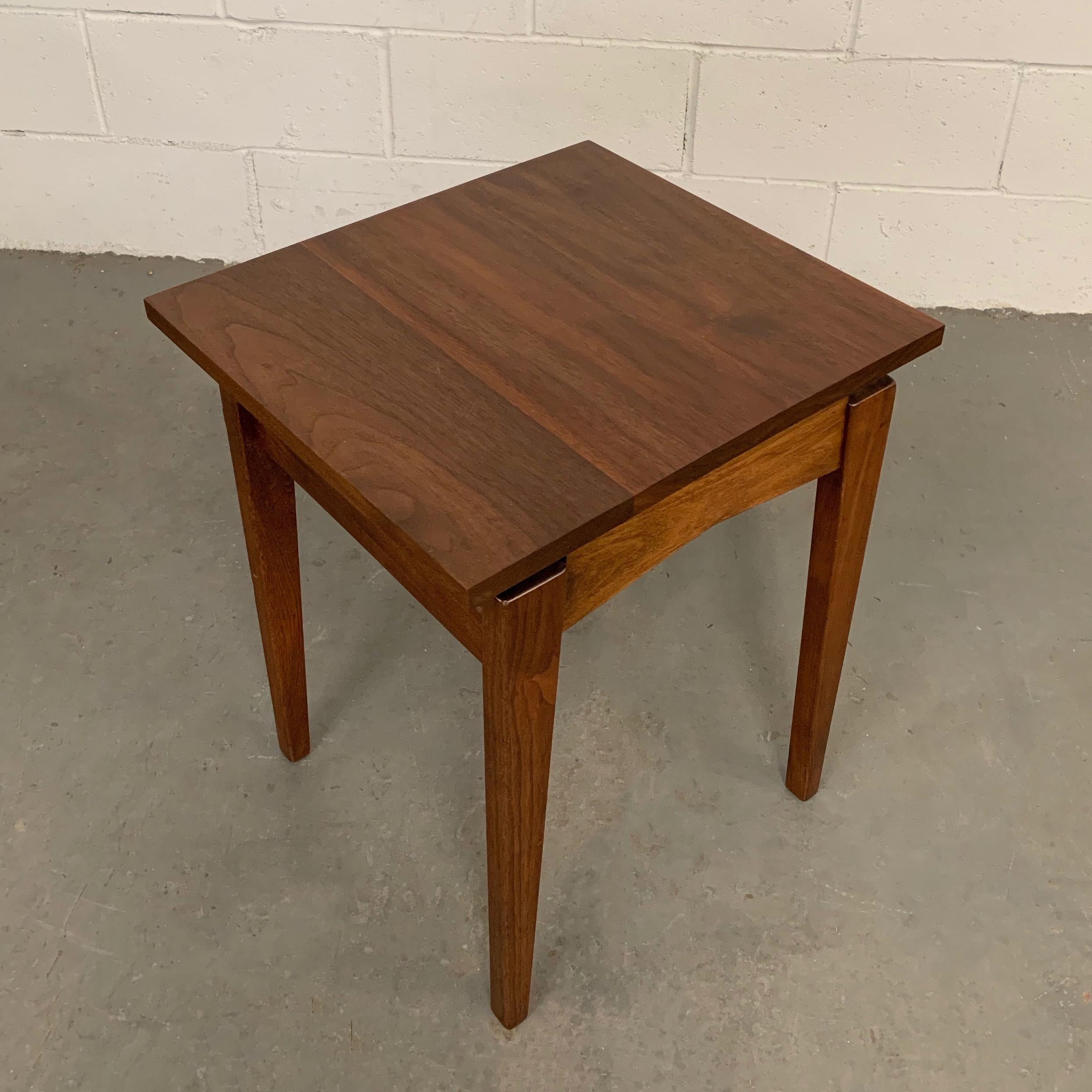 Jens Risom Walnut Side Table In Good Condition In Brooklyn, NY