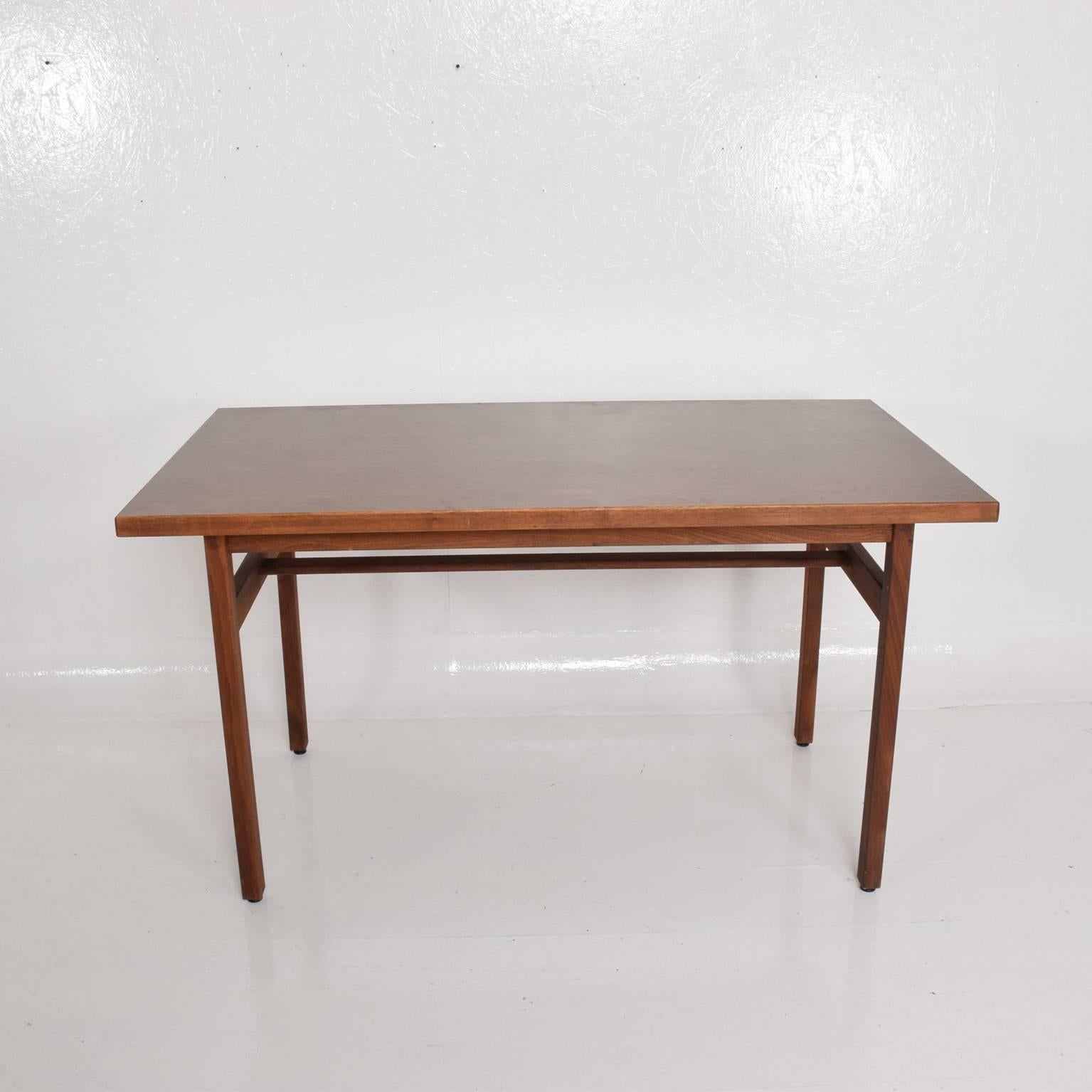 For your consideration a vintage table/desk by Jens Risom.
Walnut wood with Formica top. 
Orignal label underneath.
Dimensions:
29 3/4
