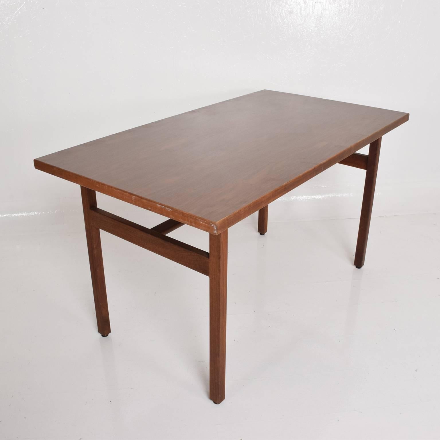 Jens Risom Walnut Table Desk Midcentury Period In Good Condition In Chula Vista, CA