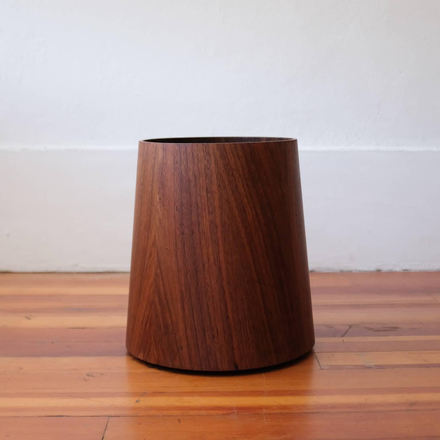 Trash can designed and produced by Jens Risom. Walnut veneer with a reverse taper. Silver lining on the interior.