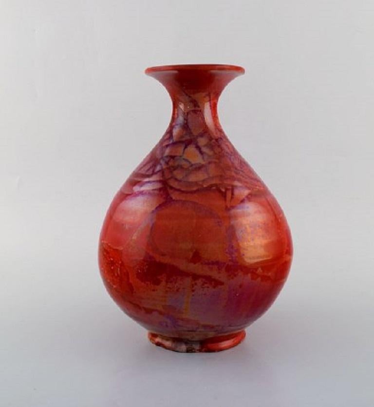 Jens Thirslund for Kähler, Denmark. Vase in glazed stoneware. Beautiful red luster glaze with a touch of purple, 1920-1930s.
Measures: 25 x 18 cm.
In very good condition.
Stamped.