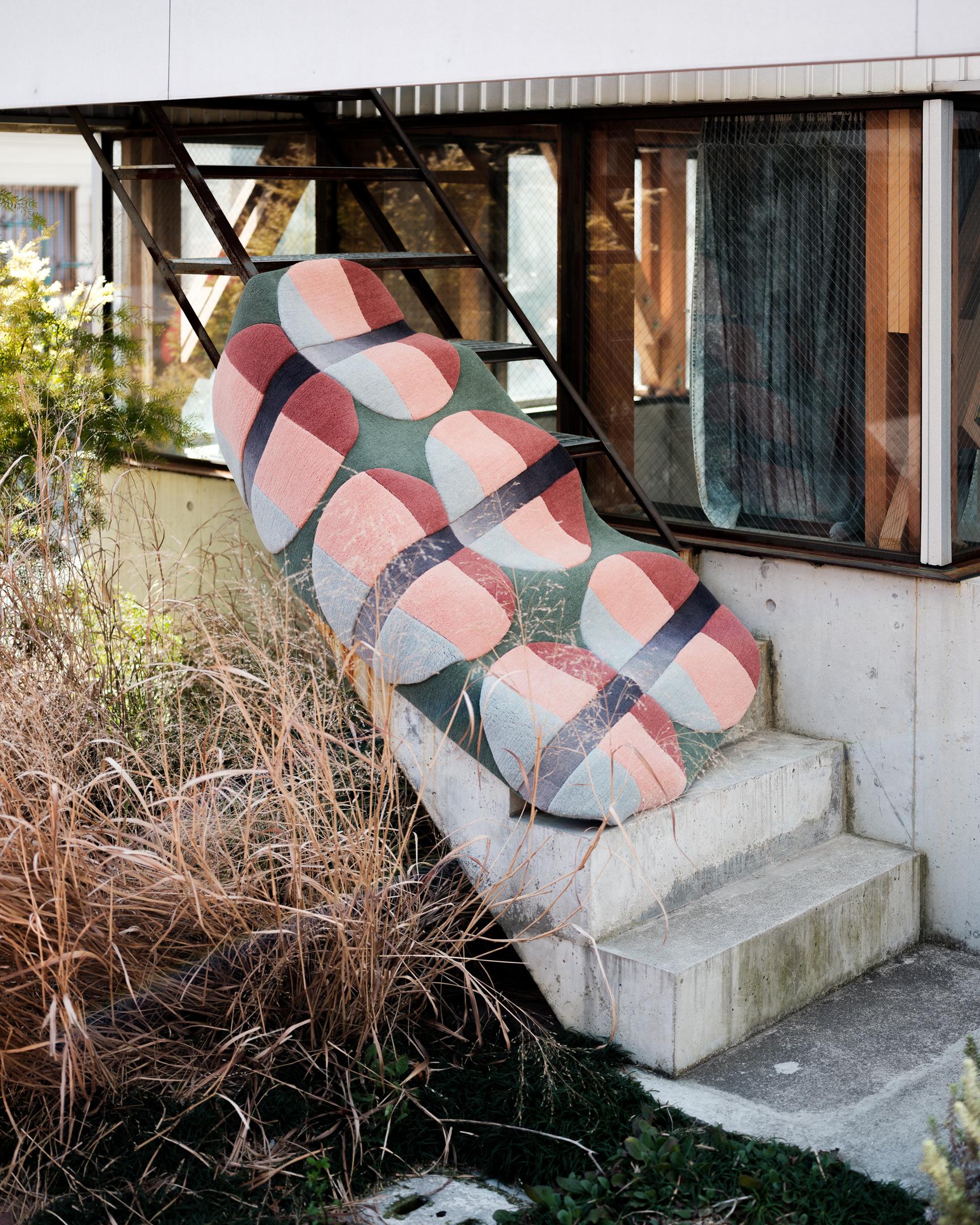 The Gems area rug is hand-knotted using Himalayan wool and features unique soft rounded edges. The warm hues and dark ombres create the illusion of movement. With pile heights of 4mm and 6mm, the expertly hand-dyed grey ombres appear to be inlayed