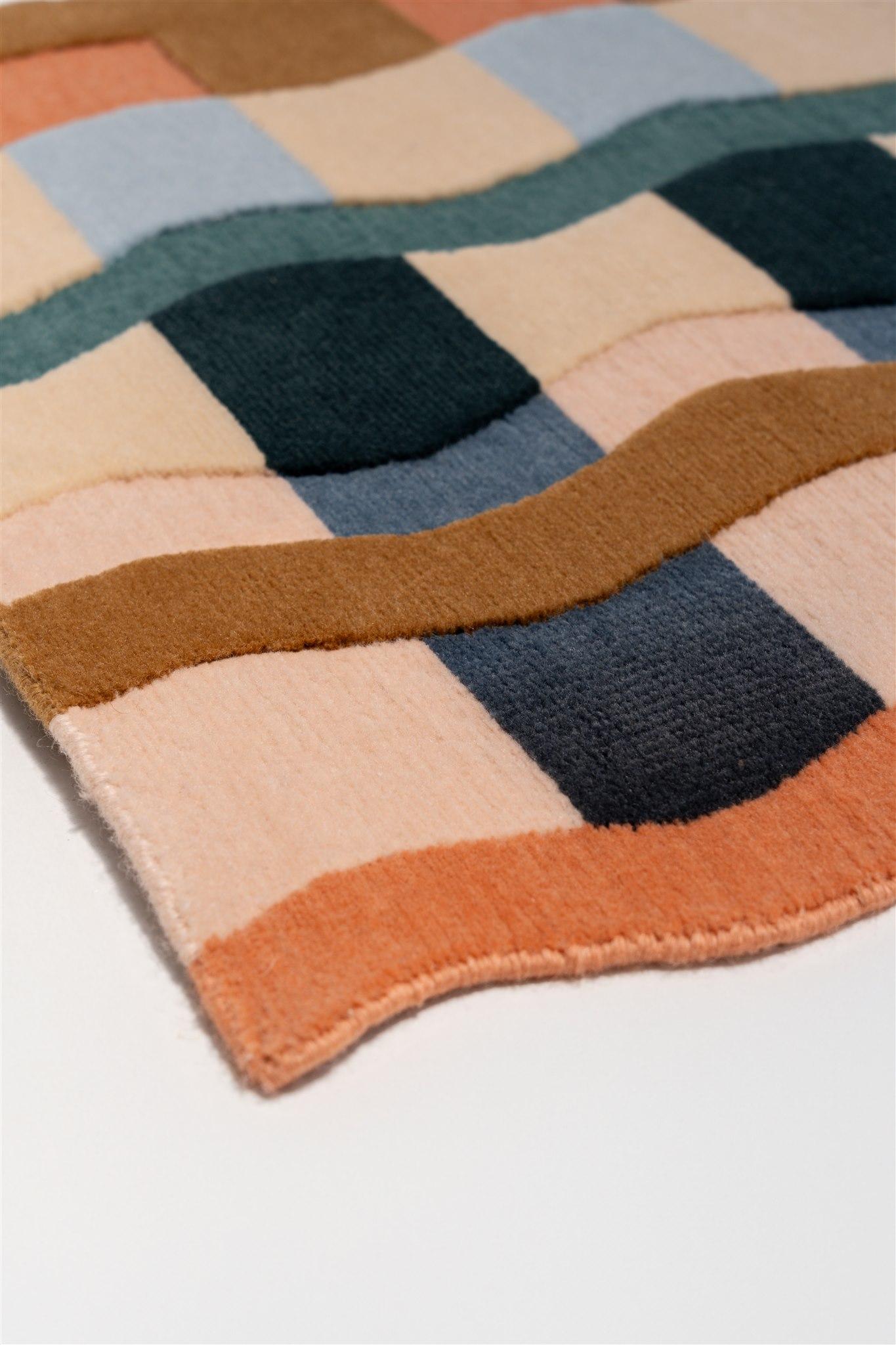 Nepalese Curvy Edge Himalayan Wool Veranda Runner by Jensin Okunishi Studio in vendita