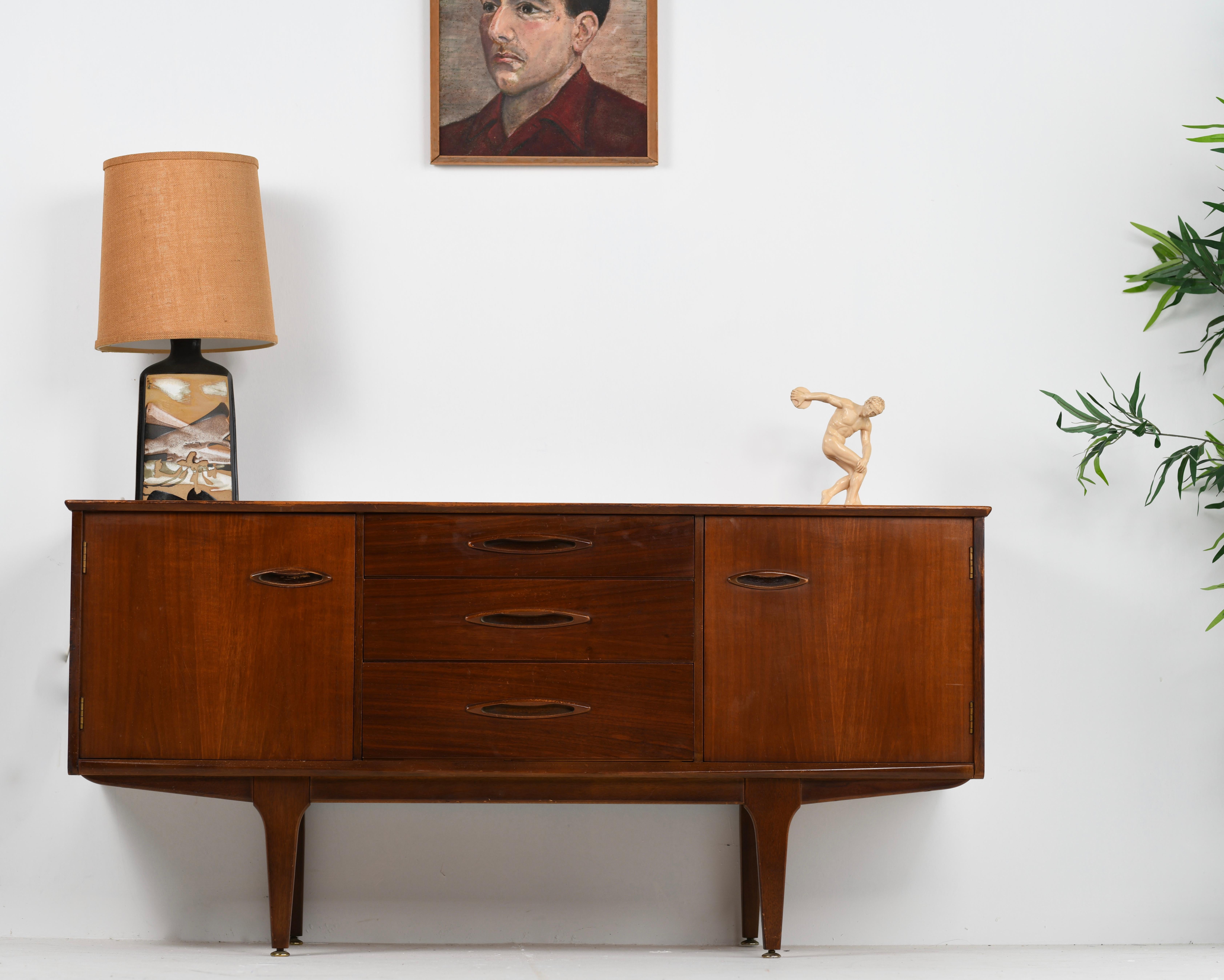 1960s teak Danish sideboard by Jentique.

A stunning design, with great lines, nice tapered solid teak legs, the solid teak organic shaped handles are beautifully styled to the doors and drawers.