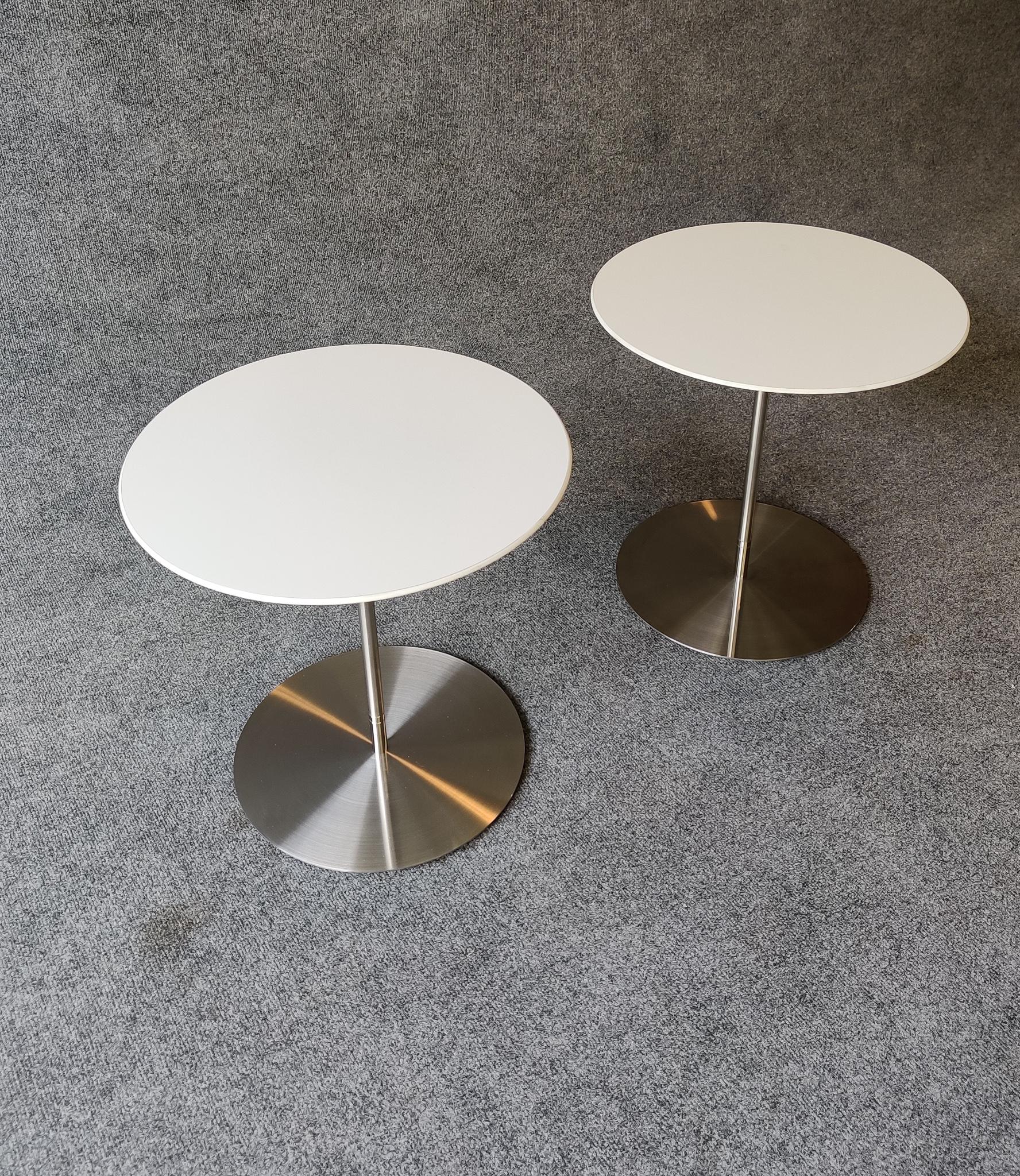 Postmoderne Paire de tables d'appoint Quiet de Jephson Robb, Bernhardt Design en acier inoxydable stratifié en vente