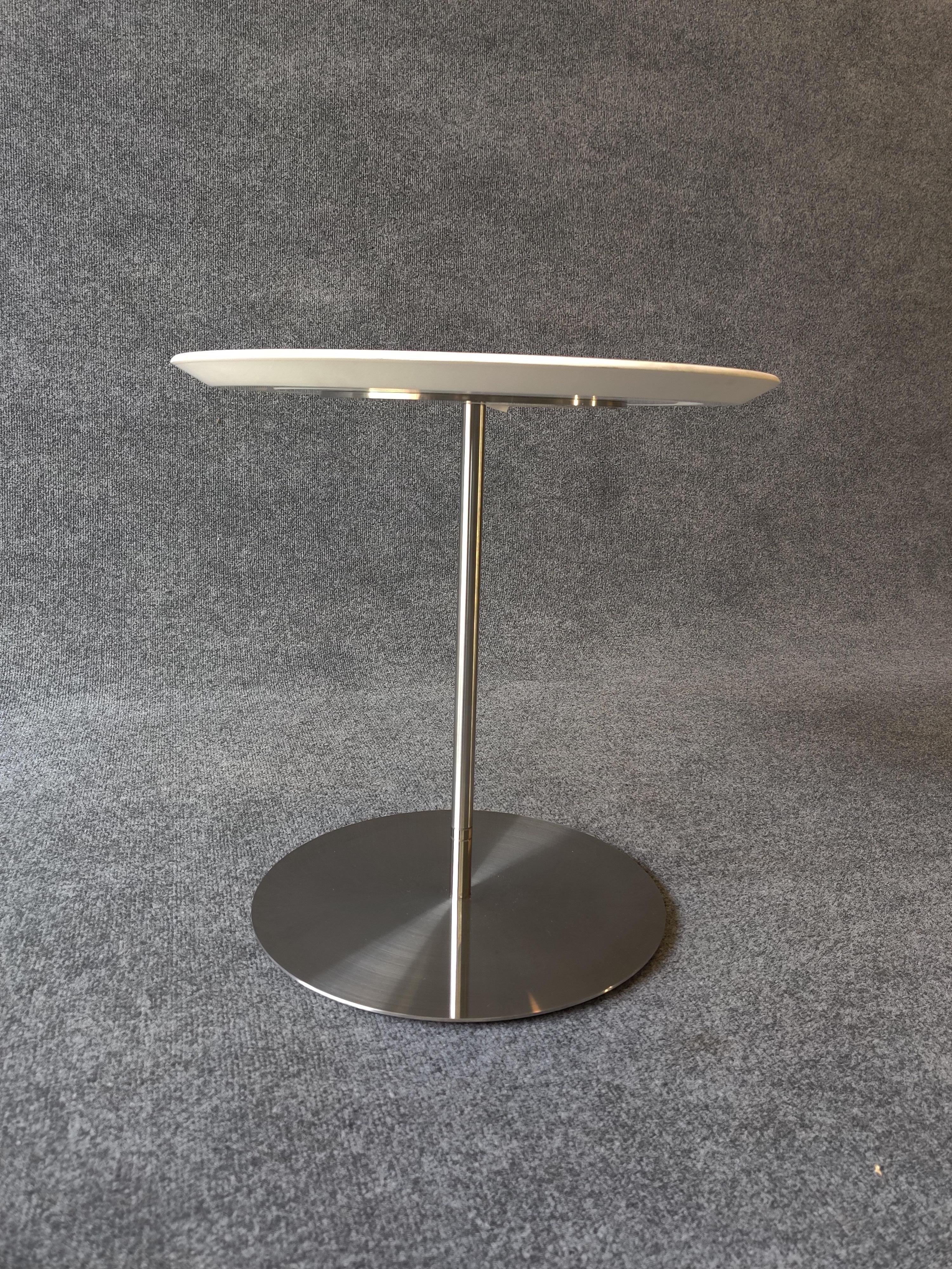 Émaillé Paire de tables d'appoint Quiet de Jephson Robb, Bernhardt Design en acier inoxydable stratifié en vente
