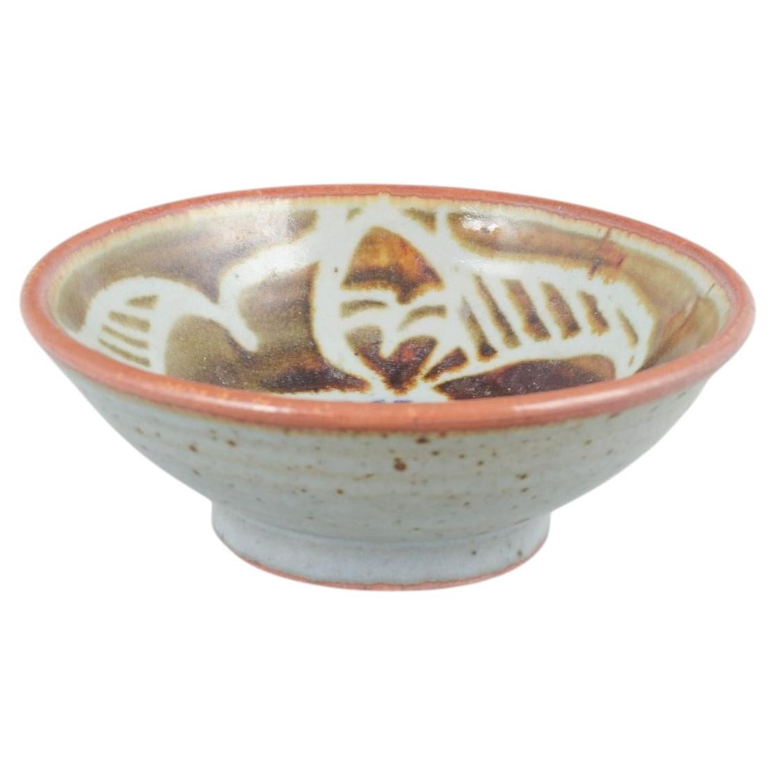 Jepson Pottery, USA. Ceramic bowl in Chinese-inspired style. Mid-20th C. For Sale