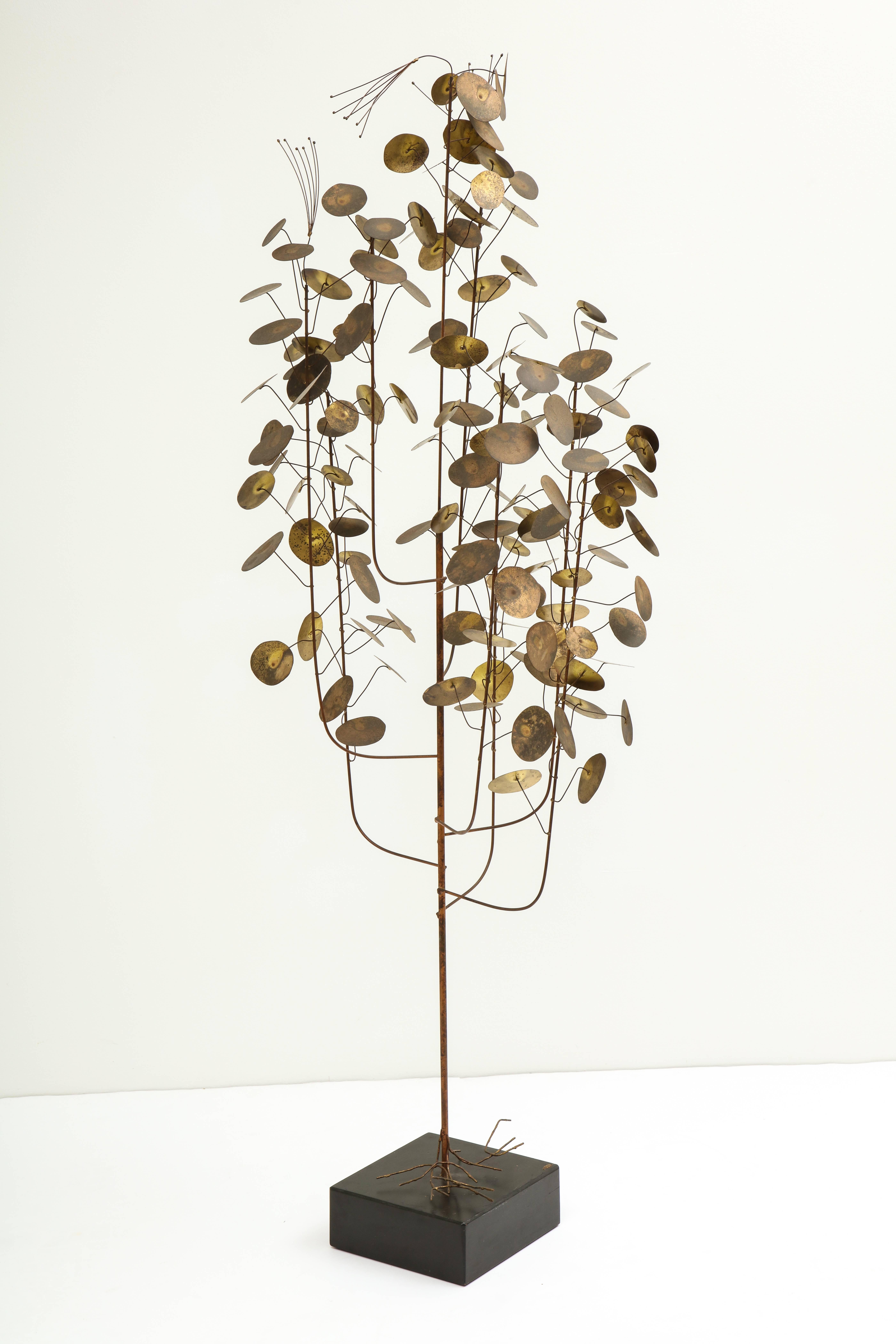 By far the most sought after style Jere produced. The Raindrops tree is one of the rarer forms.