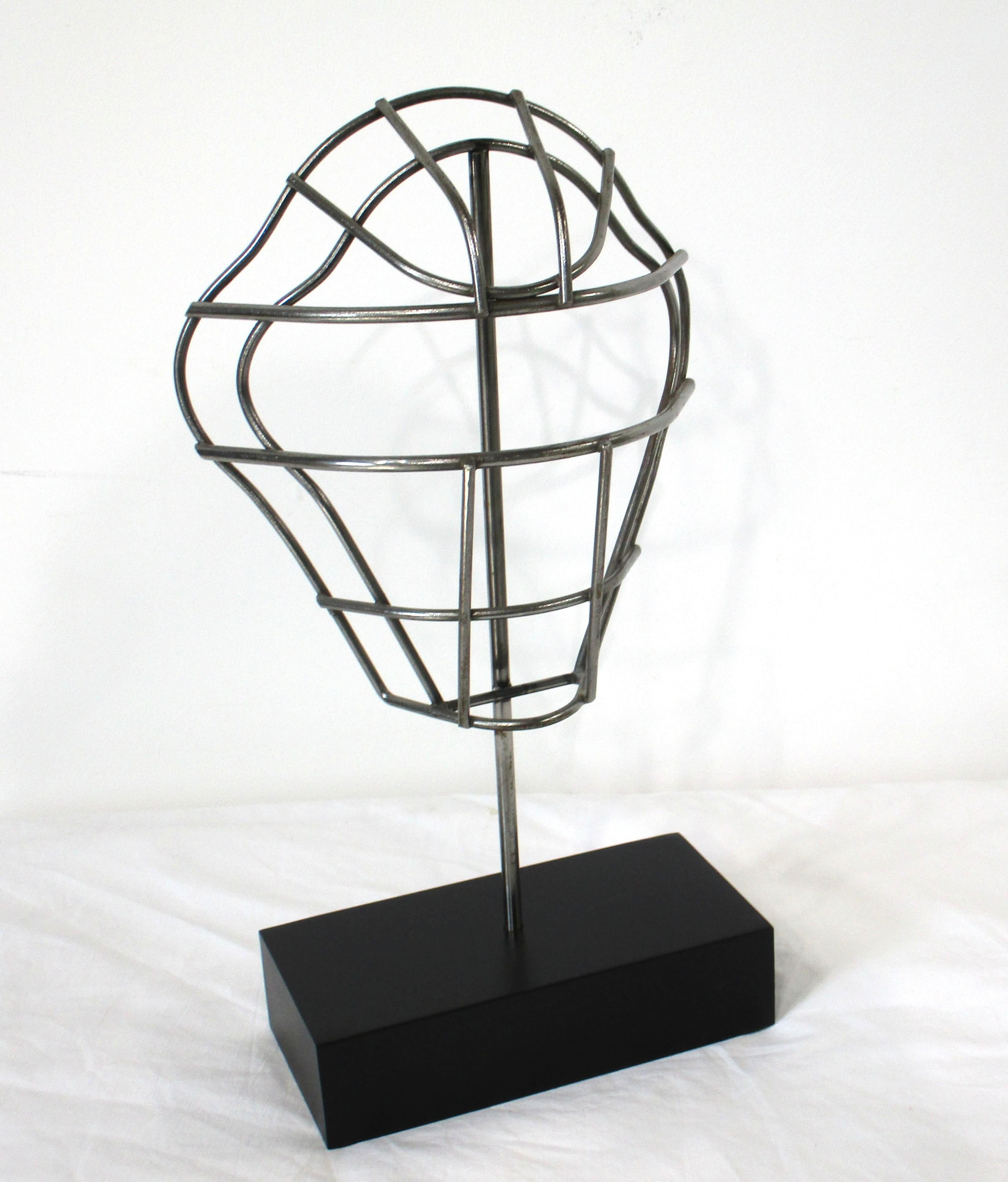 Scultura a forma di maschera di laccio per catcher atletici in stile Jere in vendita 5
