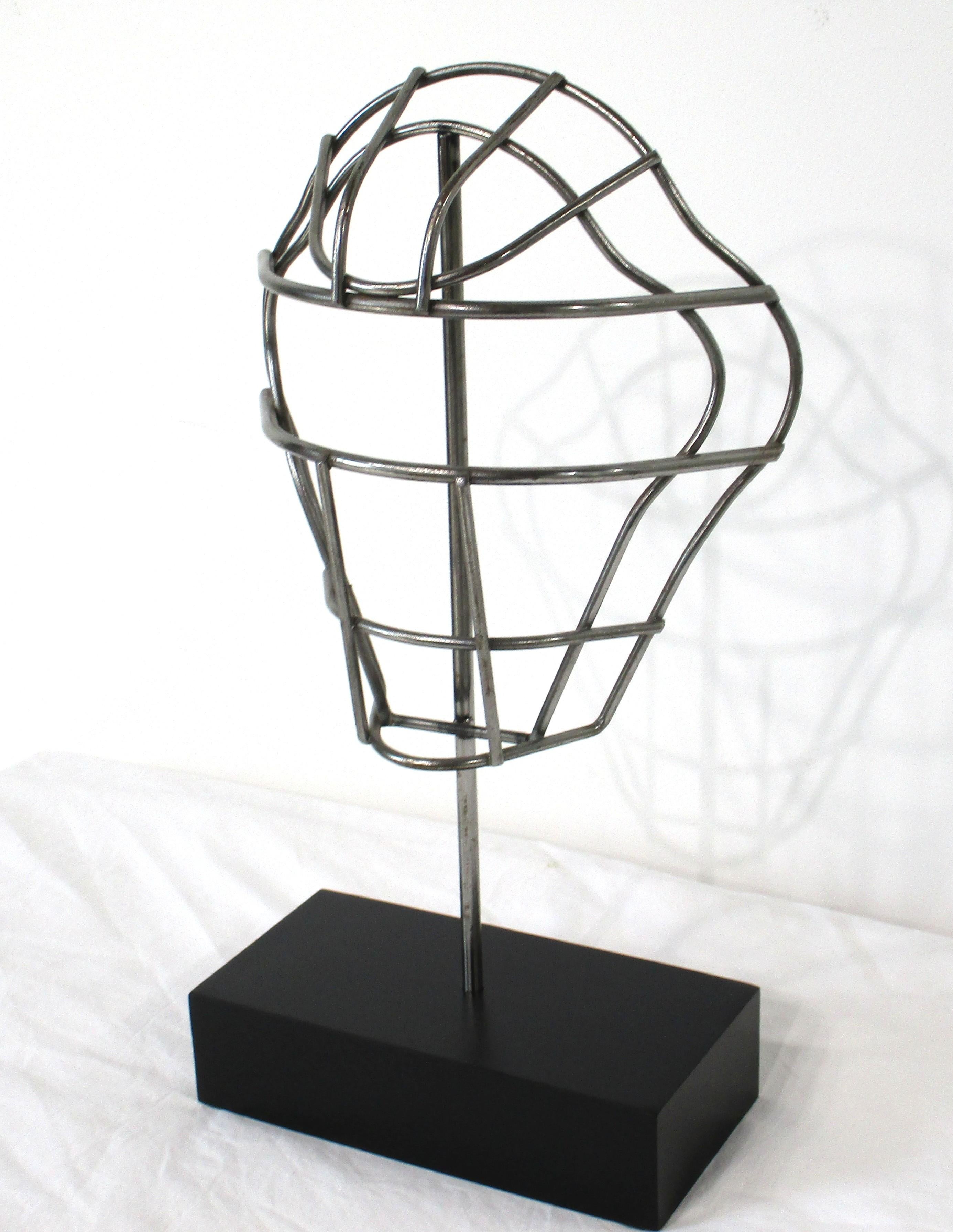 Mid-Century moderno Scultura a forma di maschera di laccio per catcher atletici in stile Jere in vendita