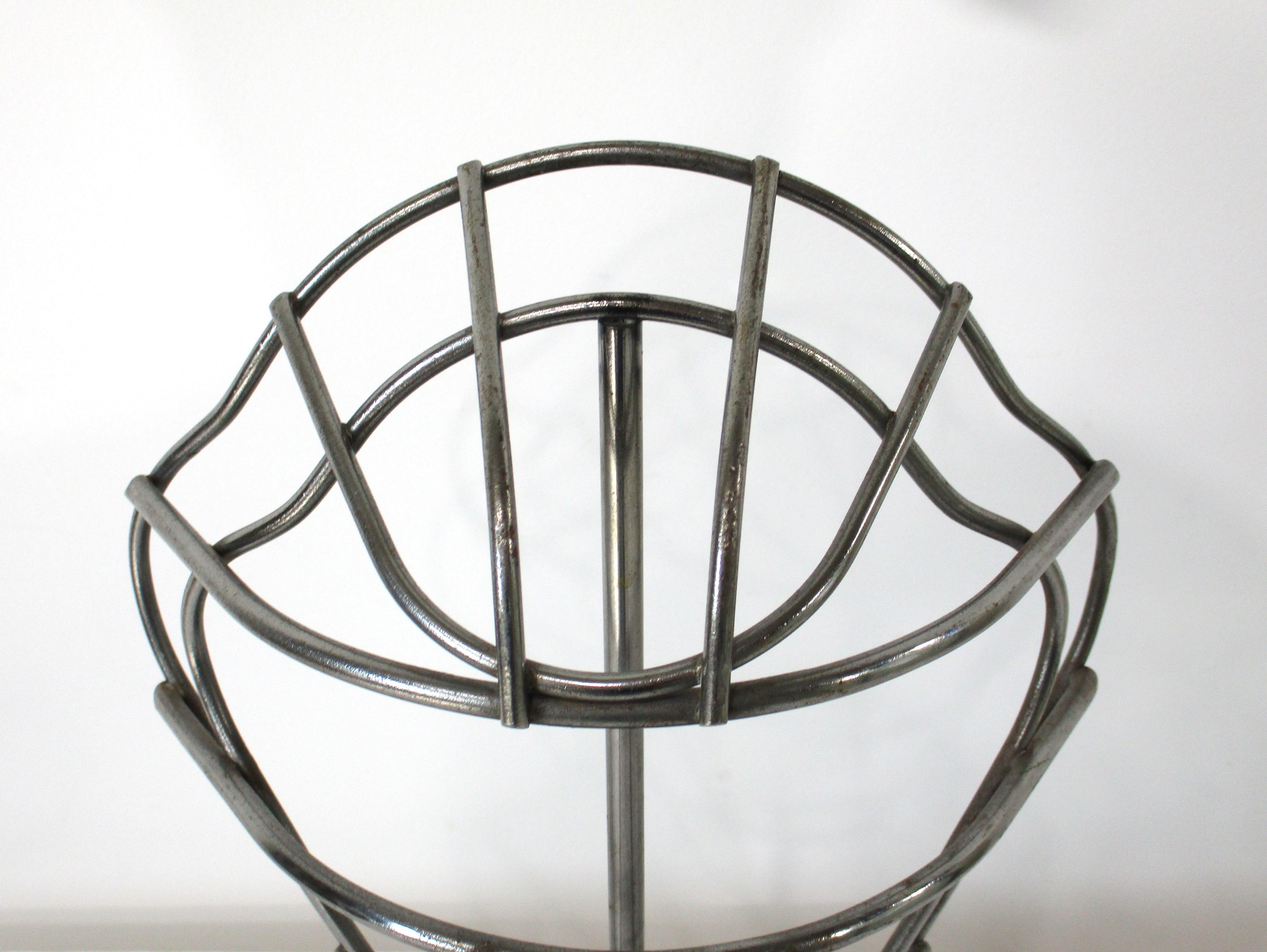 Americano Scultura a forma di maschera di laccio per catcher atletici in stile Jere in vendita