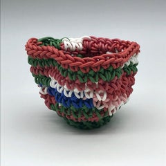 „Crocheted Porzellan-Teekanne Nummer 107“, zeitgenössisch, Porzellan, Skulptur