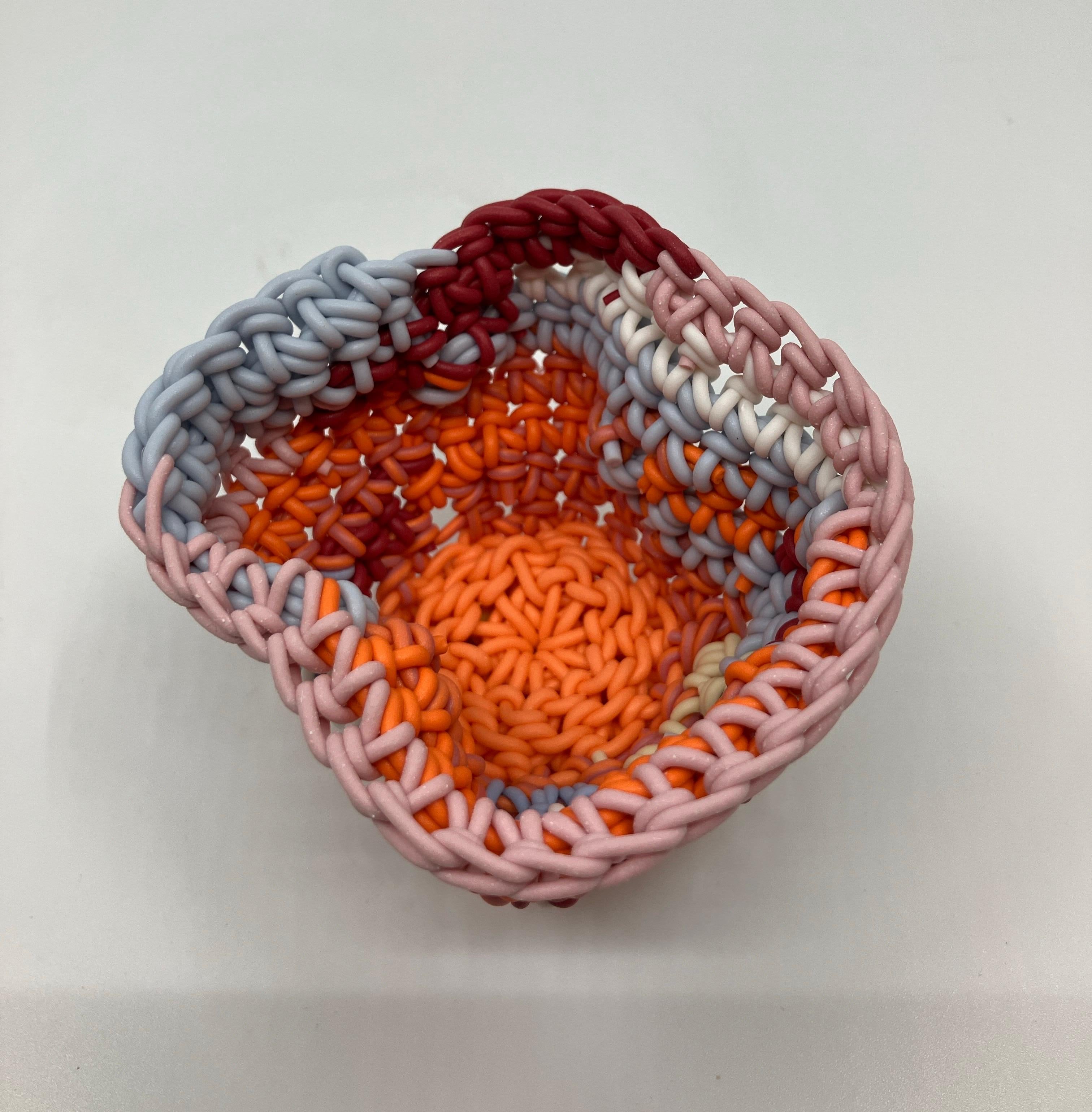 Escultura de cerámica tejida a mano, porcelana coloreada, taza de té, multicolor en venta 5