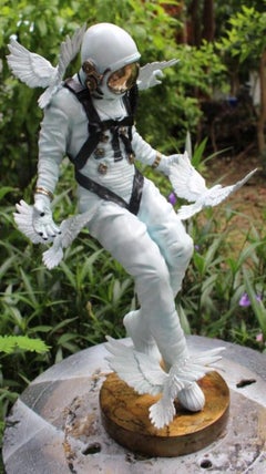 Gemalte Bronzeskulptur eines Kosmonauten, Raumfahrt Astronaut