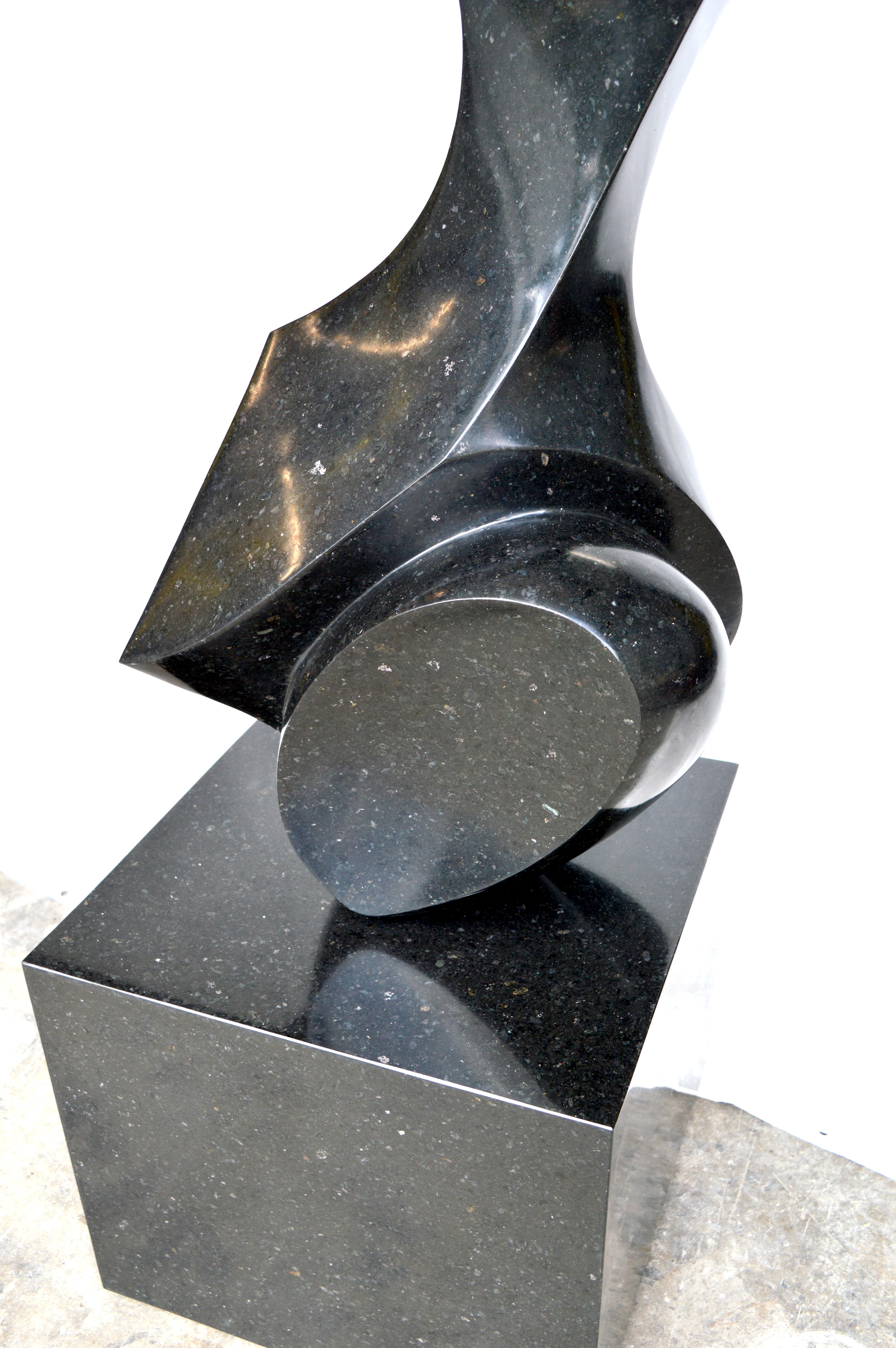 Anatomische 3/50 - glatt, schwarz, Granit, im Innen- und Außenbereich, figurative Skulptur (Abstrakt), Sculpture, von Jeremy Guy