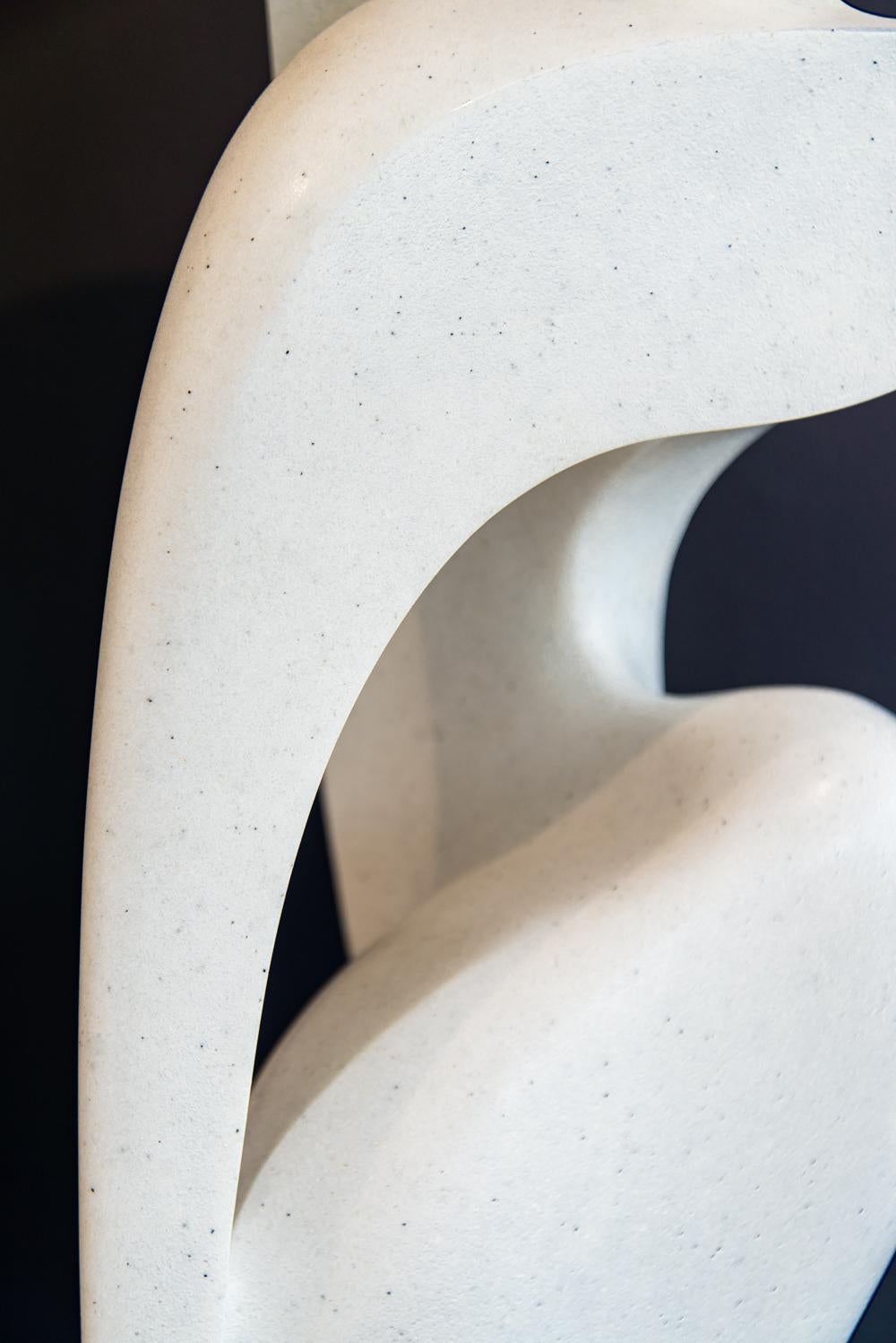 Heron 5/50 - sculpture figurative en marbre blanc lisse, polie et abstraite en vente 2