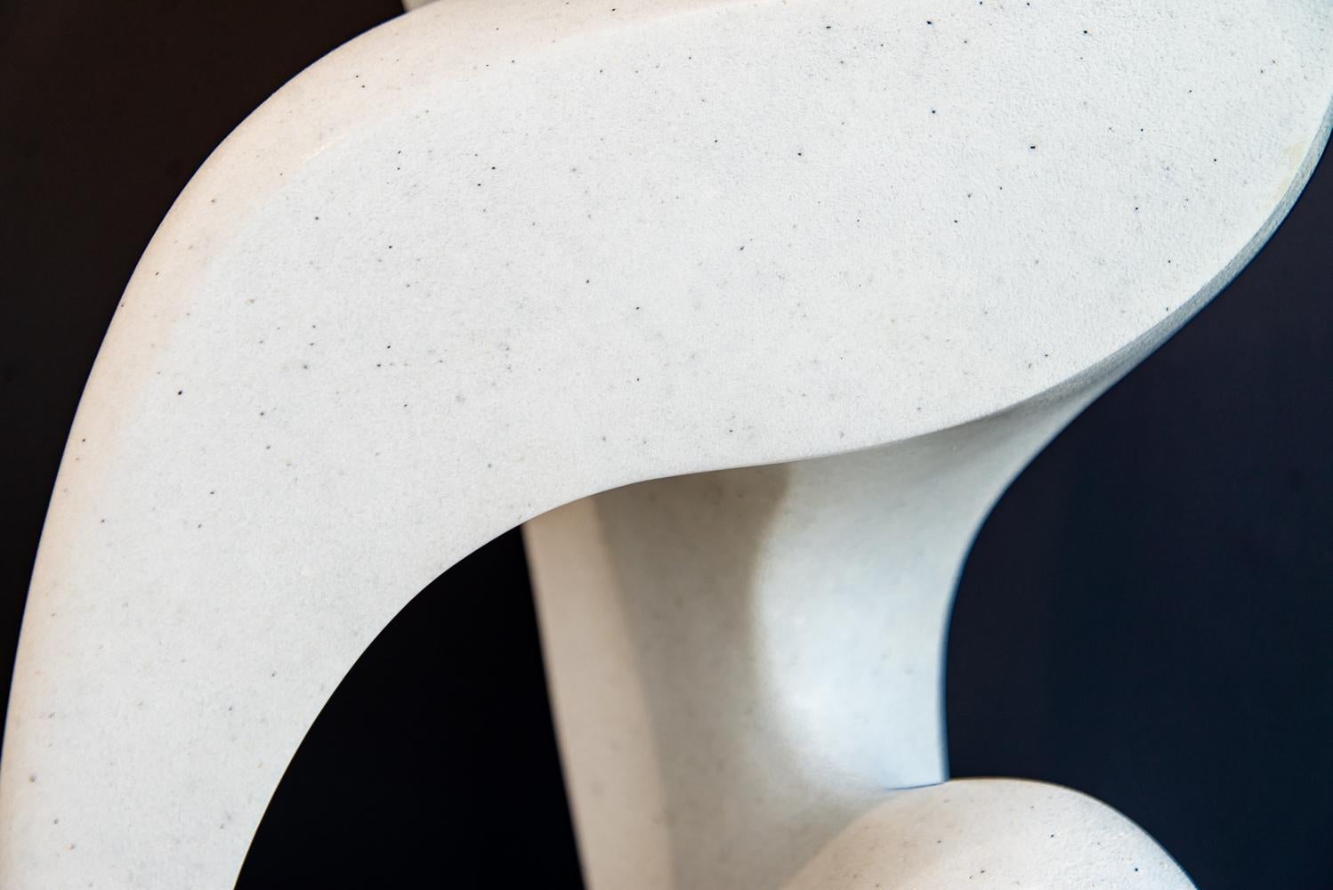 Heron 5/50 - sculpture figurative en marbre blanc lisse, polie et abstraite en vente 4