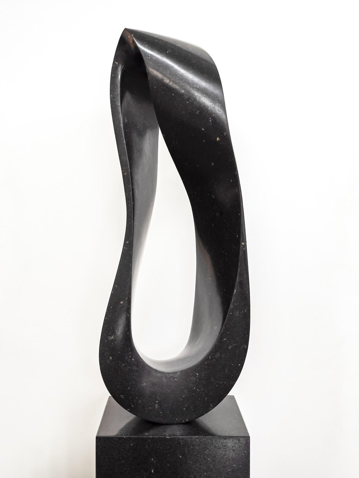 Mobius H3 14/50 - smooth, elegant, black granite, abstract sculpture on plinth - Sculpture by Jeremy Guy