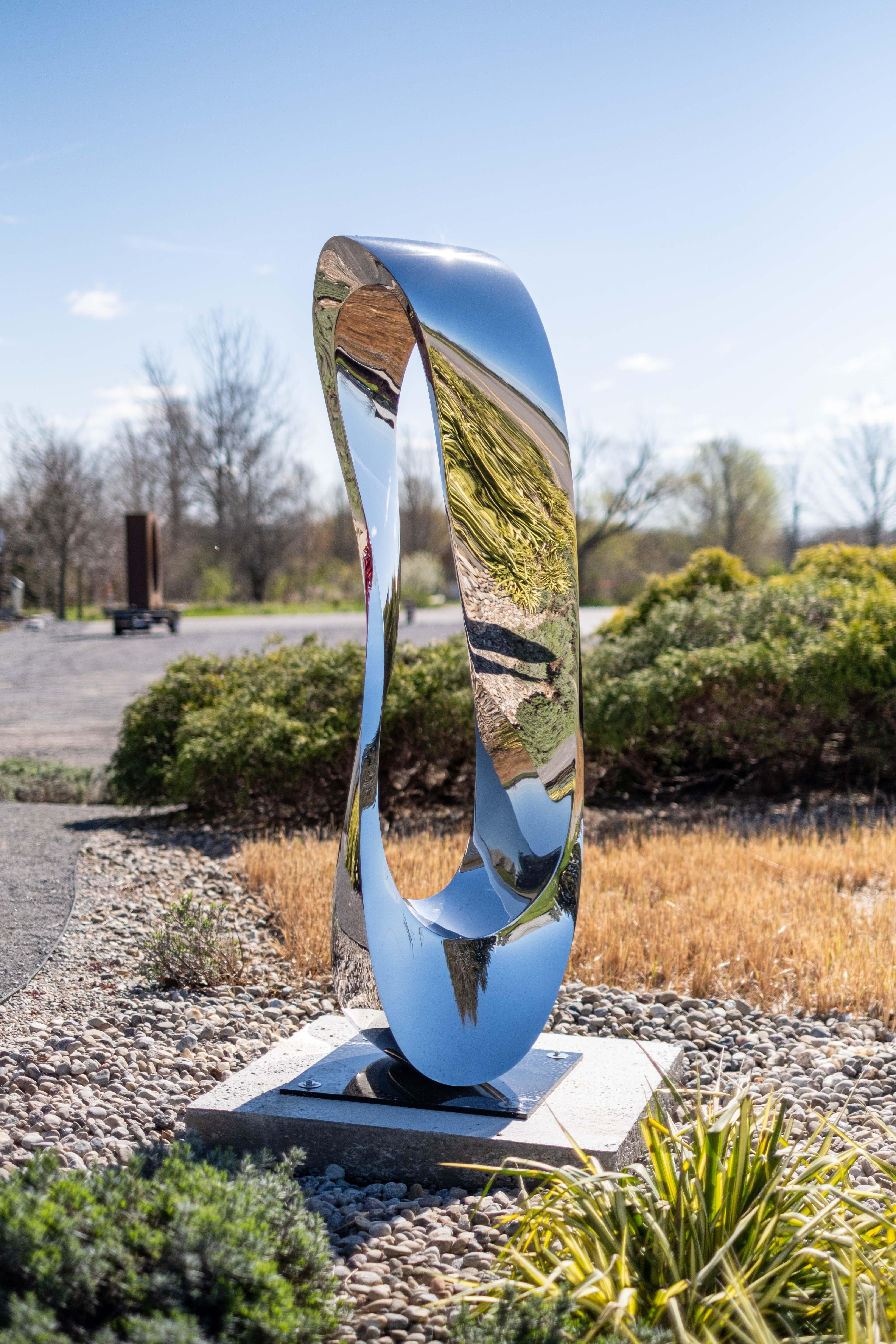 Mobius H6 Acciaio inossidabile lucidato a specchio - astratto, contemporaneo, scultura - Sculpture Astratto di Jeremy Guy