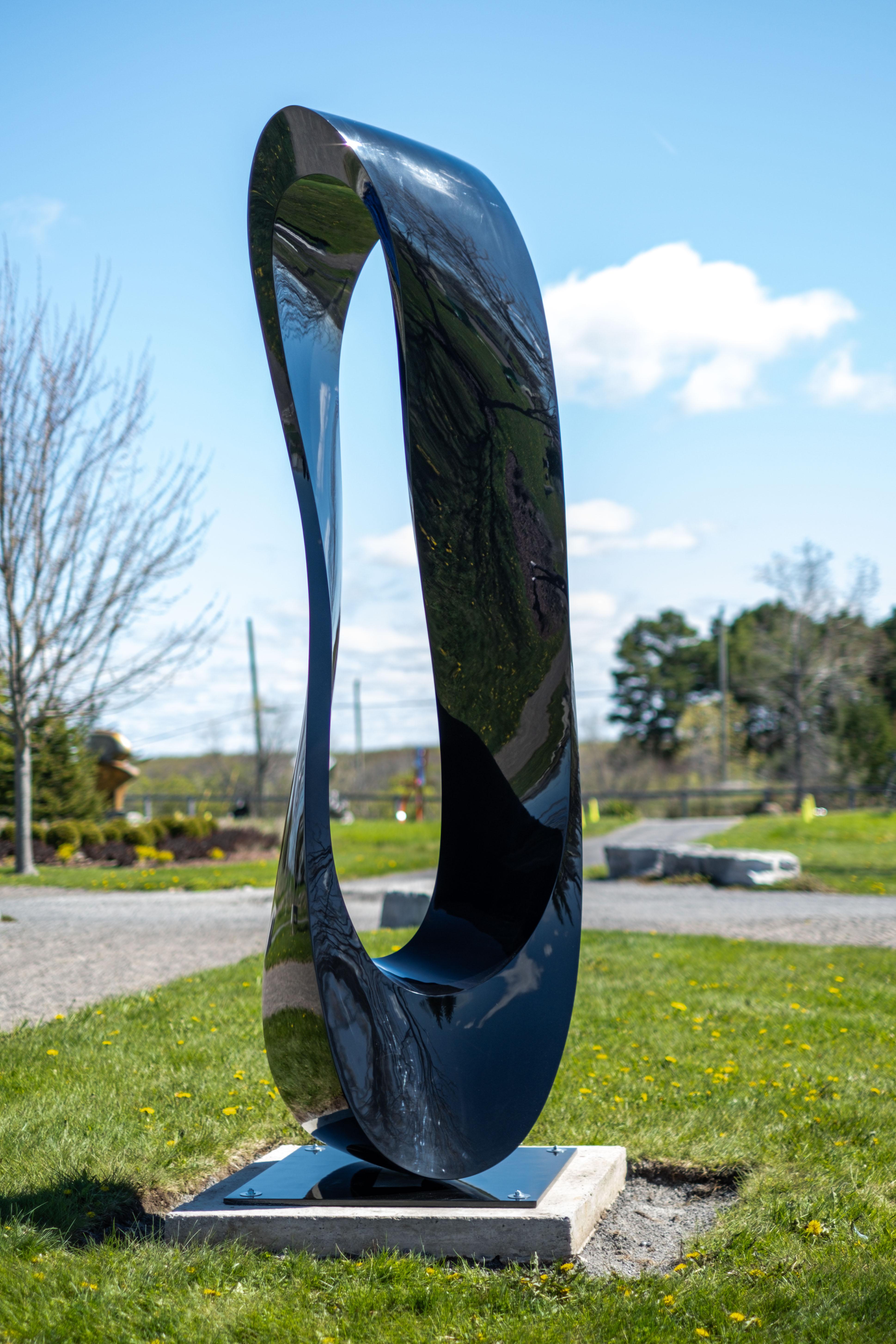 Mobius H8 peint en acier inoxydable noir - contemporain, abstrait, sculpture en vente 1