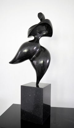 Solstice 6/50 - elegante, weibliche, figurative, konstruierte Granitskulptur